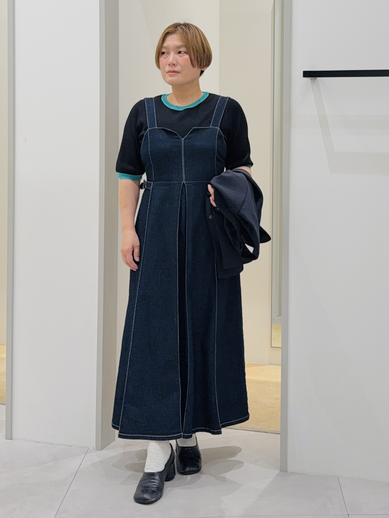 タナさんの「THE SHOP TK｜【ひんやり/洗濯機OK/毛玉になりにくい/UV】さりげないラインで品よく映える 配色5分袖ニット」を使ったコーディネート