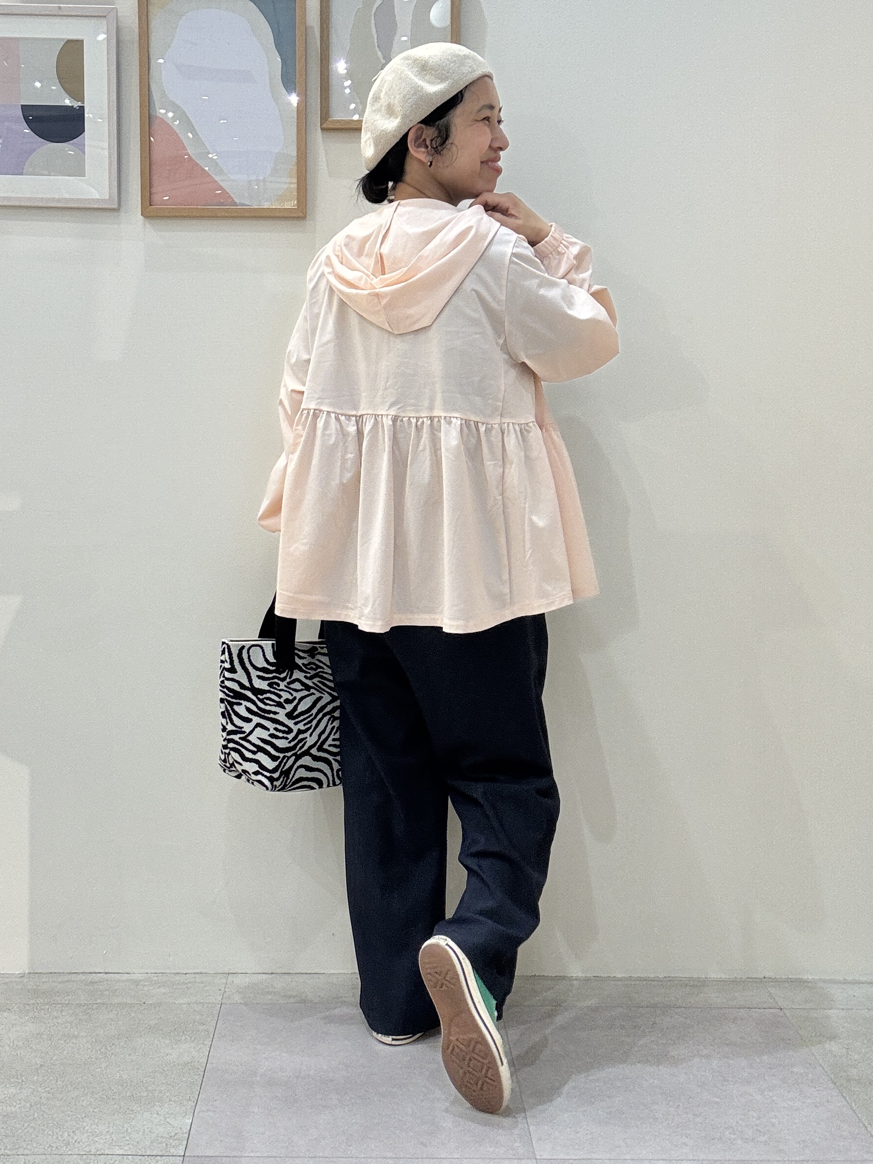 たけぴさんの「SHOO･LA･RUE｜【S-LL/体型カバー】日焼け対策にも女性らしさを UVカットペプラムパーカ」を使ったコーディネート