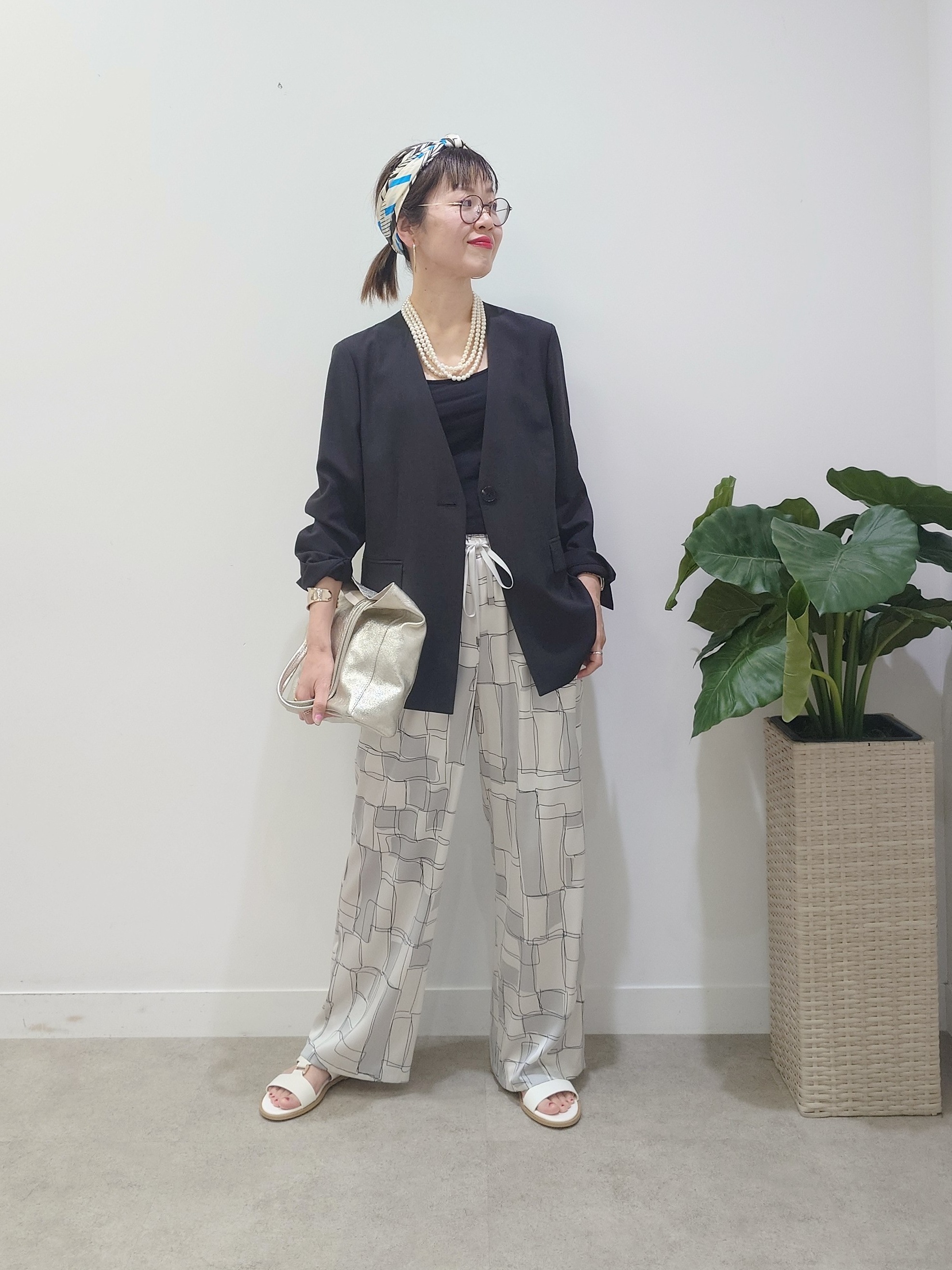MUTSUKOさんの「UNTITLED｜◆【さらりと快適/セットアップ可/UV/接触冷感】スラブカラーレスジャケット」を使ったコーディネート