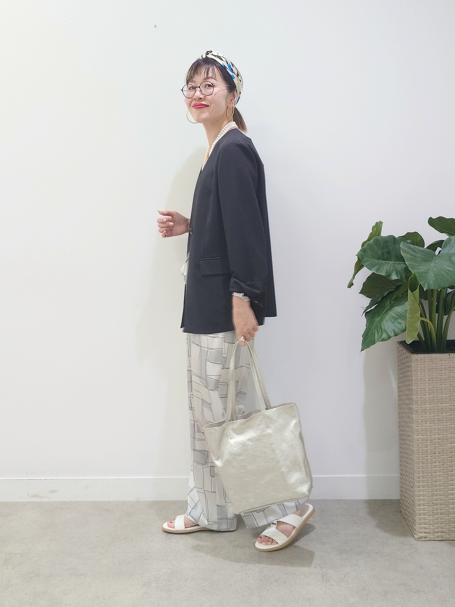 MUTSUKOさんの「UNTITLED｜◆【さらりと快適/セットアップ可/UV/接触冷感】スラブカラーレスジャケット」を使ったコーディネート