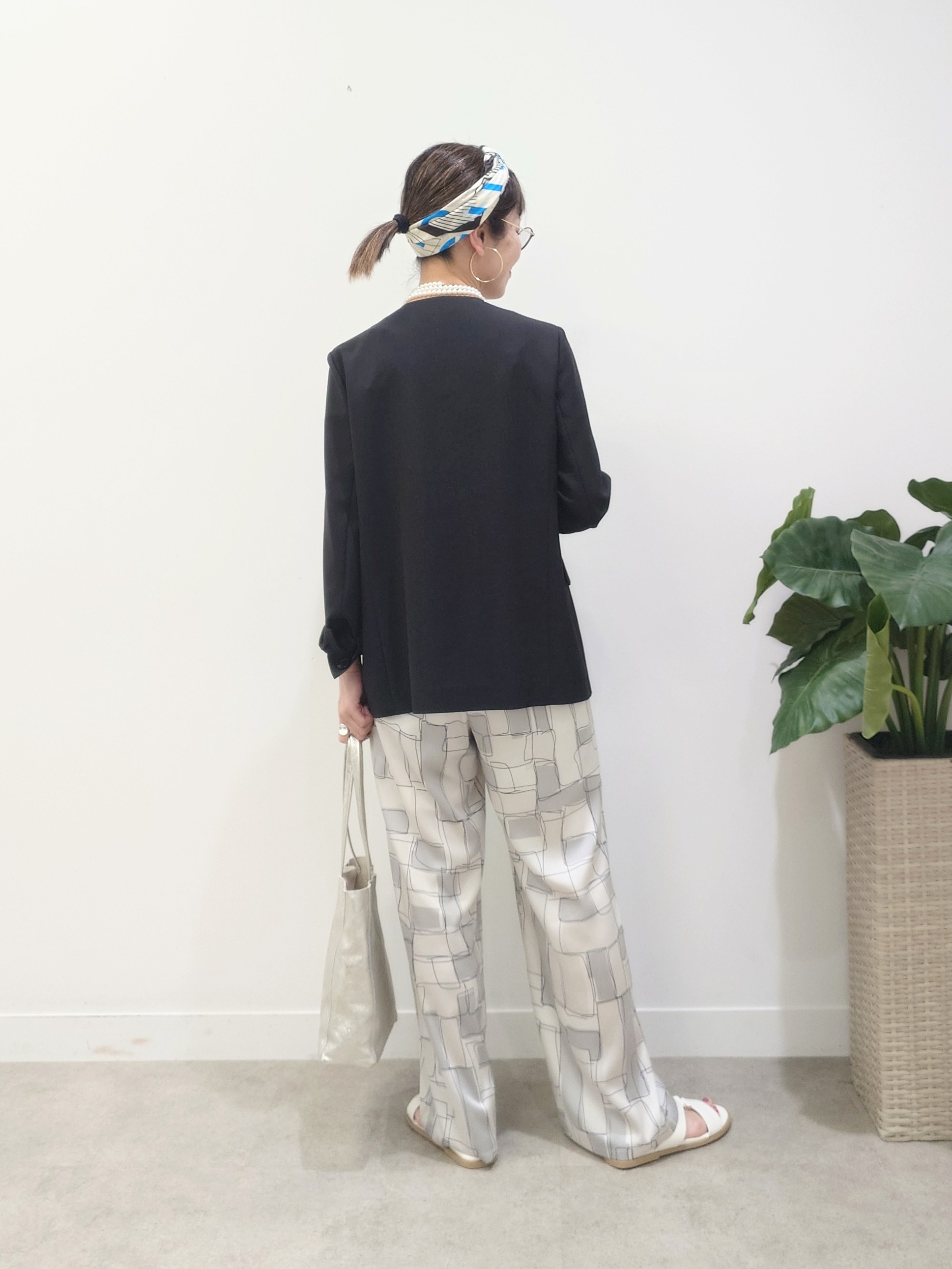 MUTSUKOさんの「UNTITLED｜◆【さらりと快適/セットアップ可/UV/接触冷感】スラブカラーレスジャケット」を使ったコーディネート