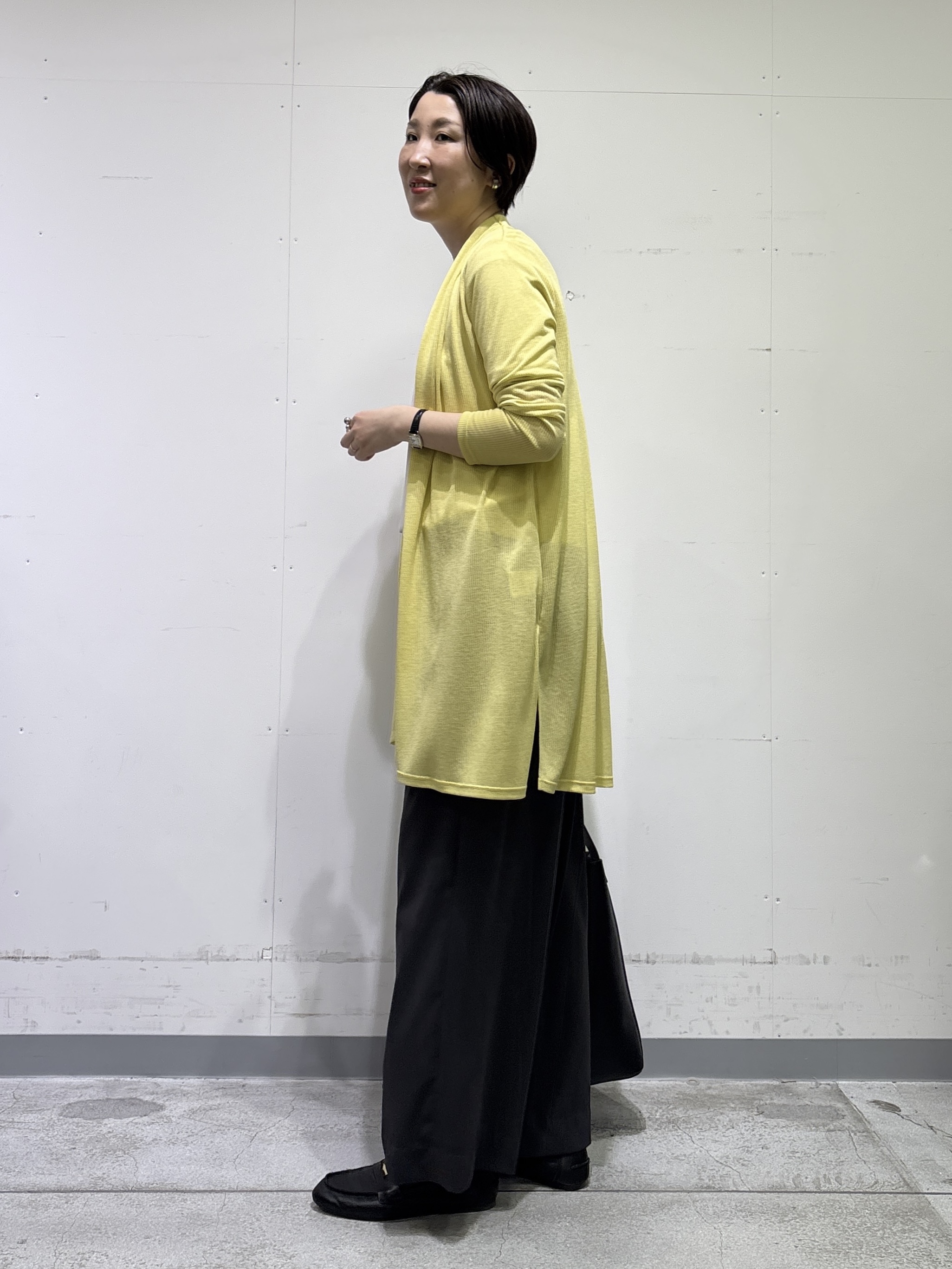 yuriさんの「INDIVI｜【洗える／アンサンブル可能】シアーストライプカーディガン」を使ったコーディネート