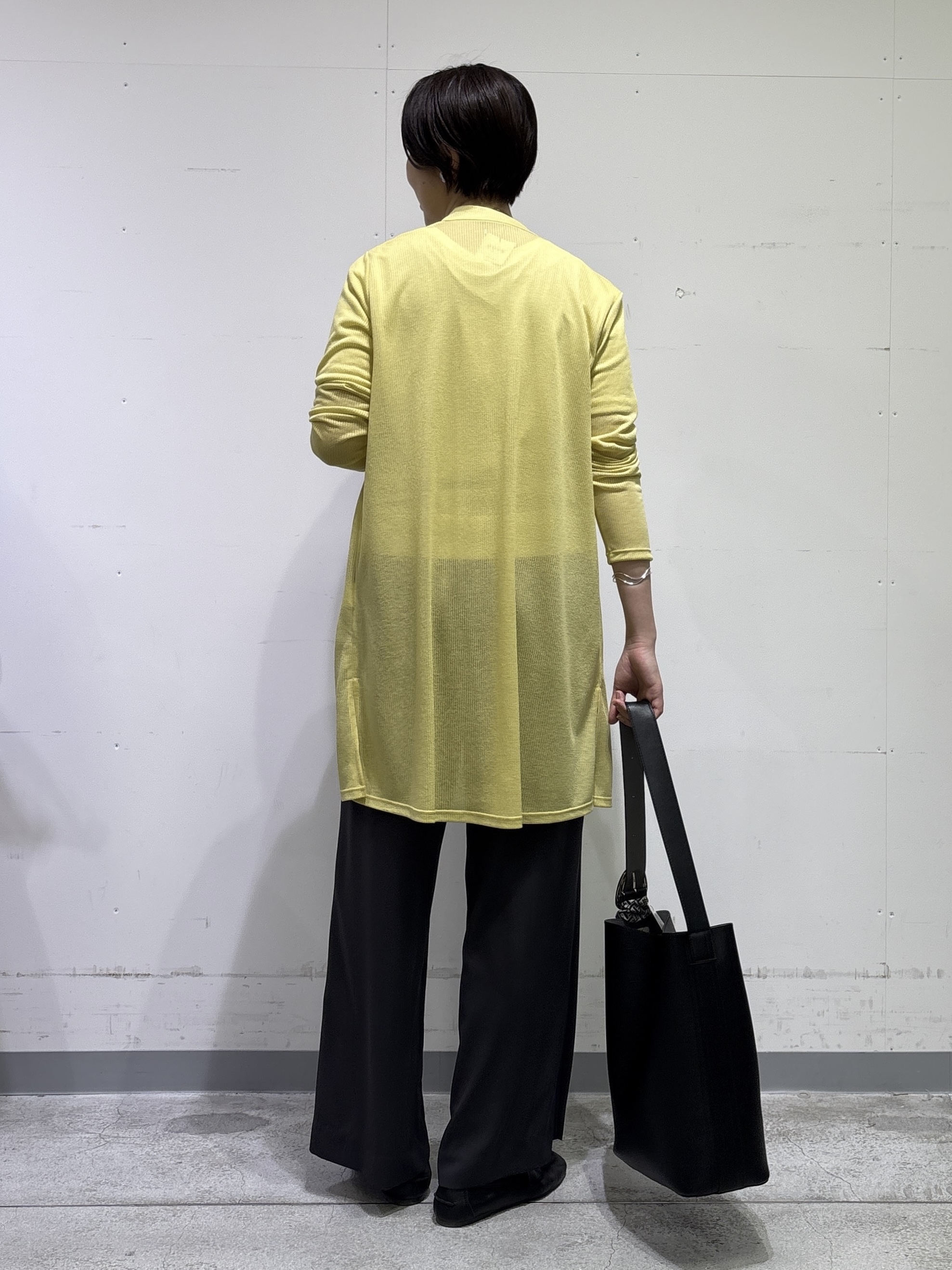 yuriさんの「INDIVI｜【洗える／アンサンブル可能】シアーストライプカーディガン」を使ったコーディネート