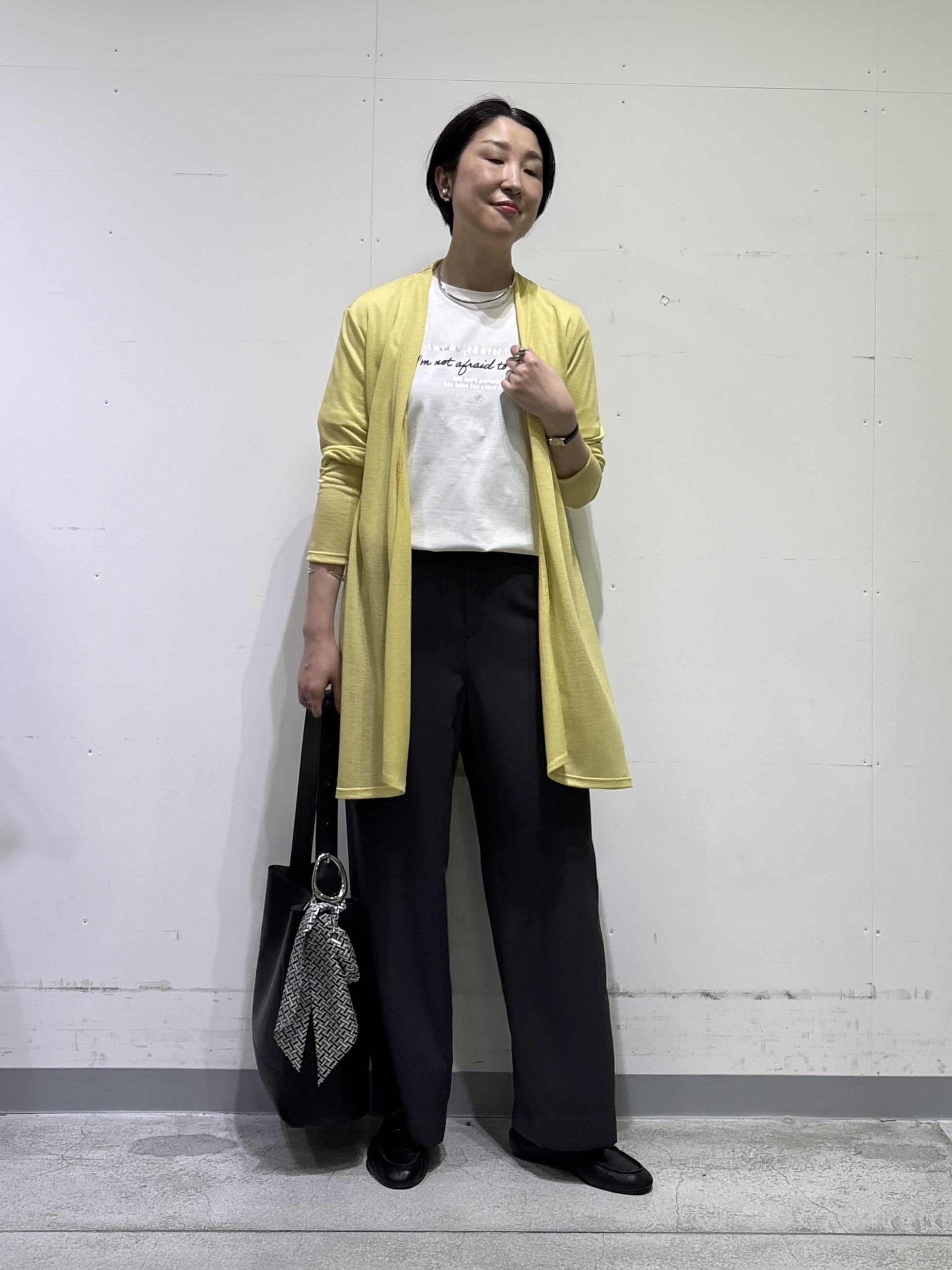 yuriさんの「INDIVI｜【洗える／アンサンブル可能】シアーストライプカーディガン」を使ったコーディネート