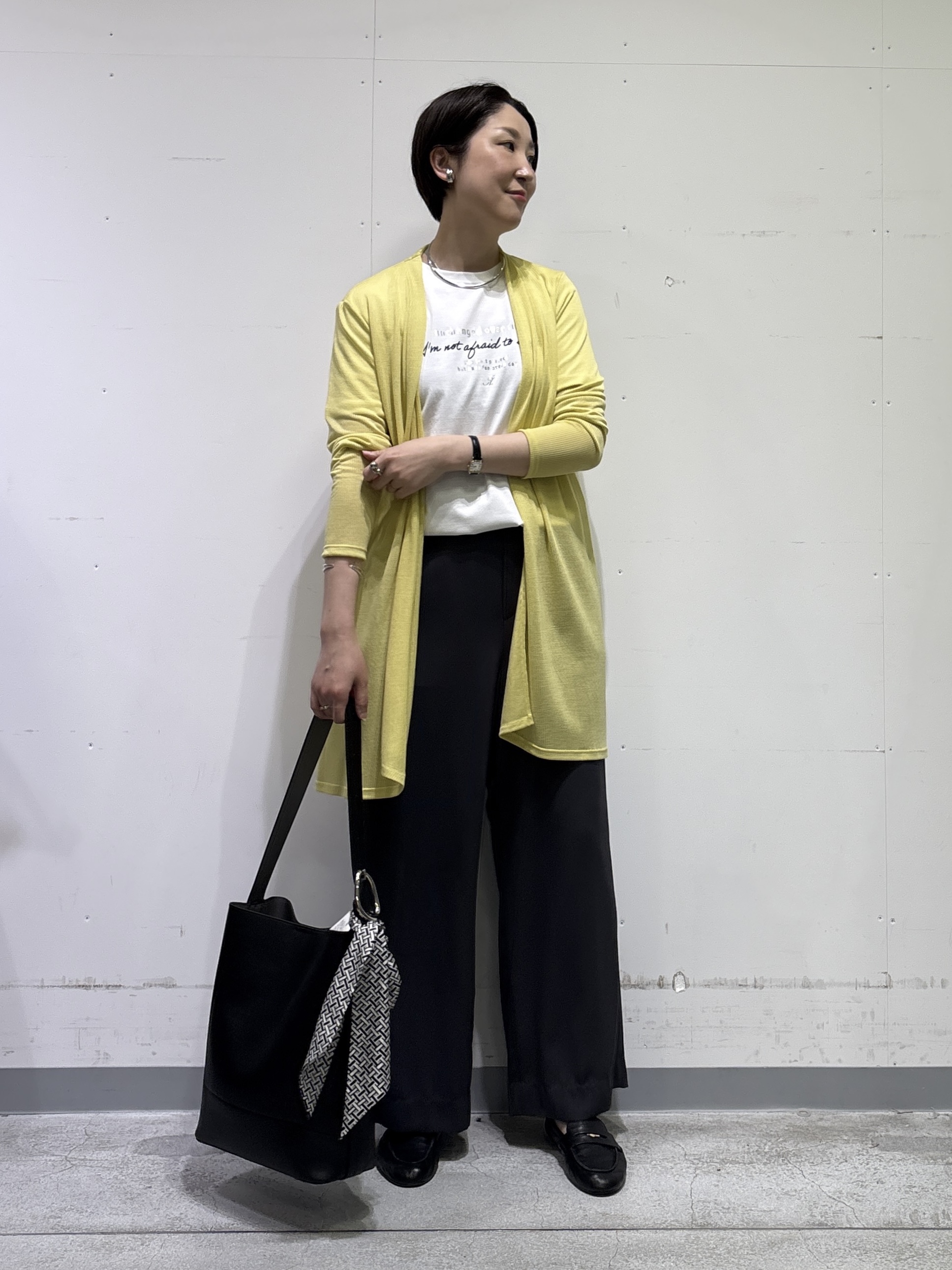 yuriさんの「INDIVI｜【洗える／アンサンブル可能】シアーストライプカーディガン」を使ったコーディネート
