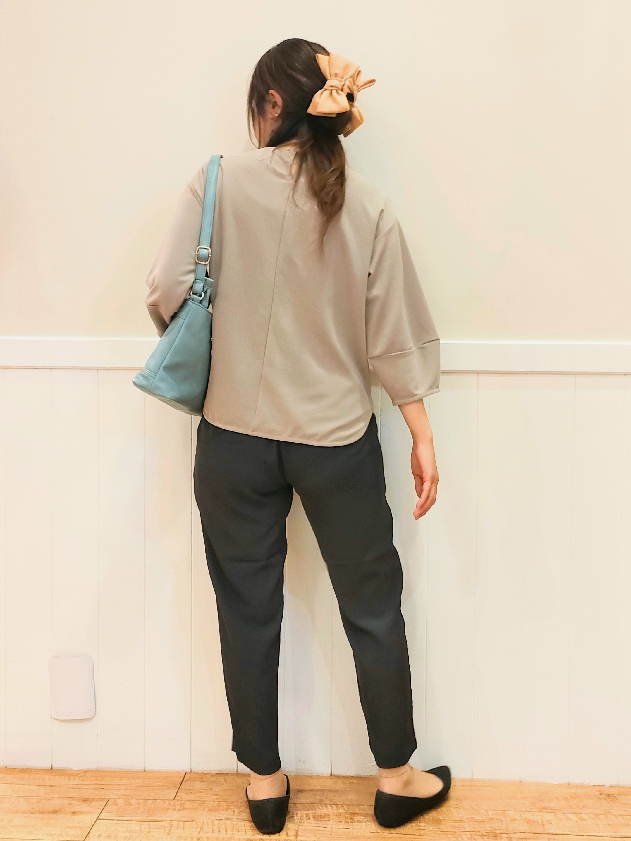 NMさんの「SHOO･LA･RUE｜【ひんやり/UV/SS-3L/セットアップ可】さらさらぷるん イージーテーパードパンツ」を使ったコーディネート