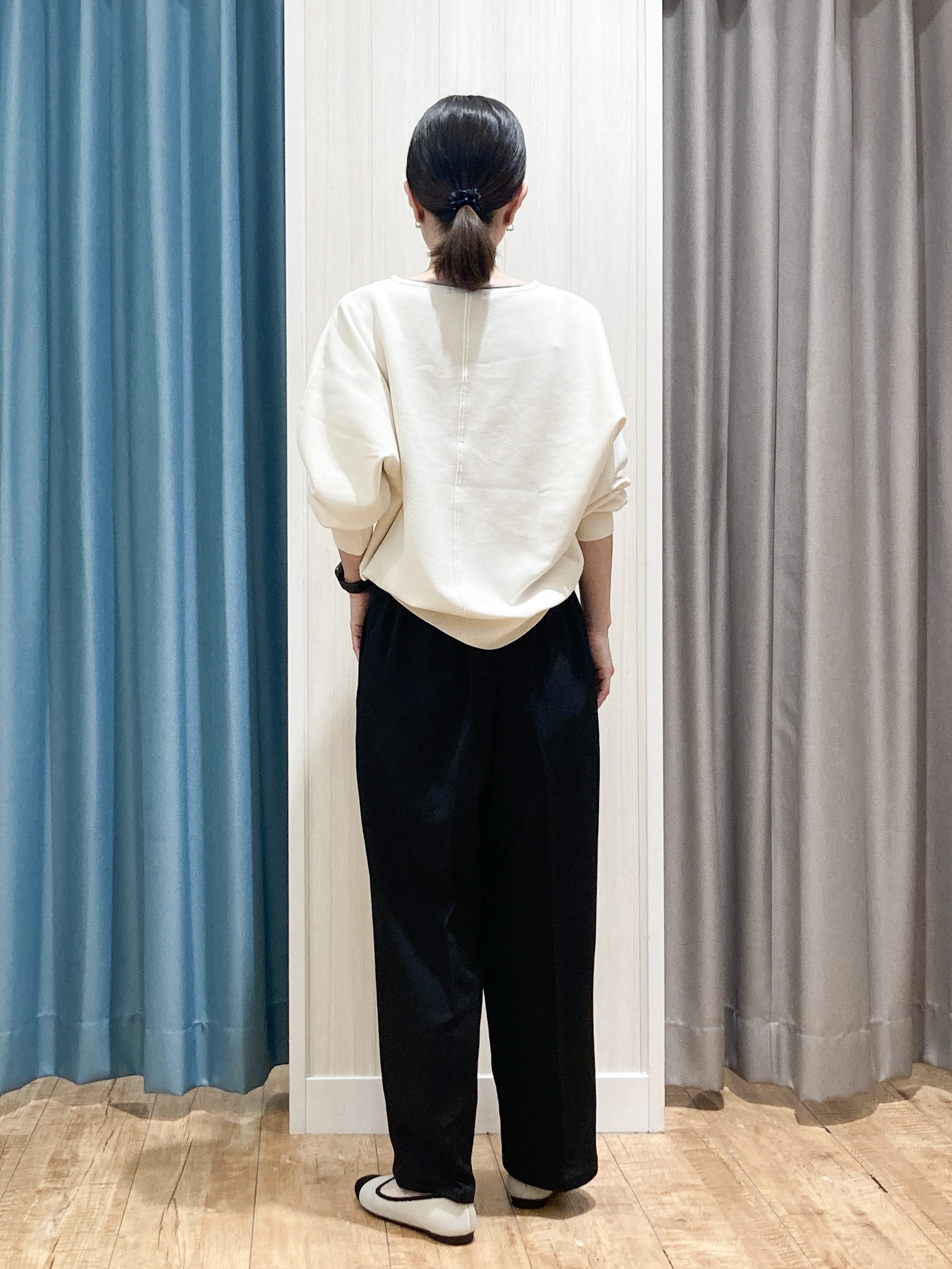 thさんの「SHOO･LA･RUE｜【NEW/22.5㎝-24.5㎝】洗えてサラサラ ニットパンプス」を使ったコーディネート