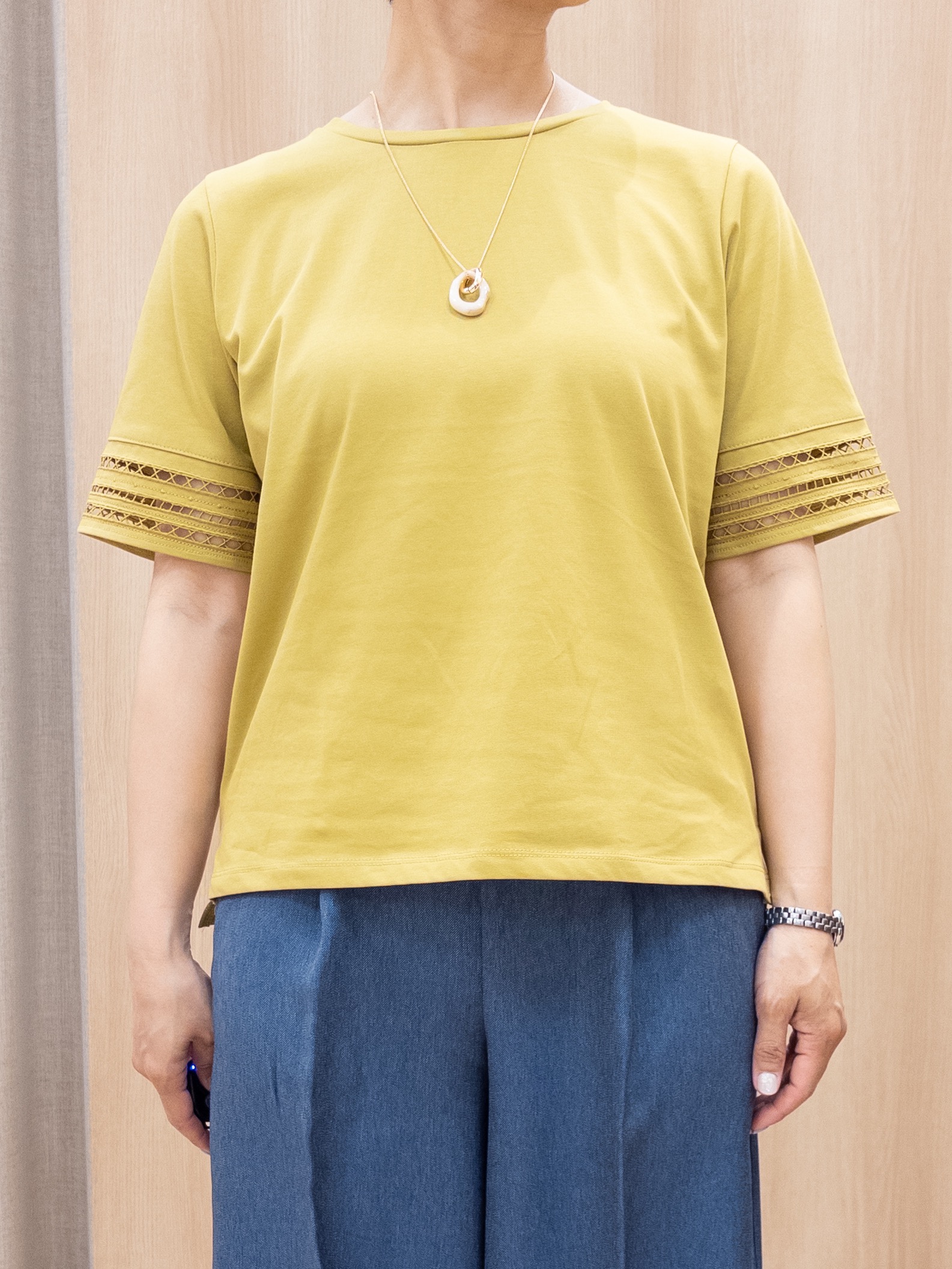 シュウコさんの「grove｜【二の腕カバー/UV】袖口透かし刺繍Tシャツ」を使ったコーディネート