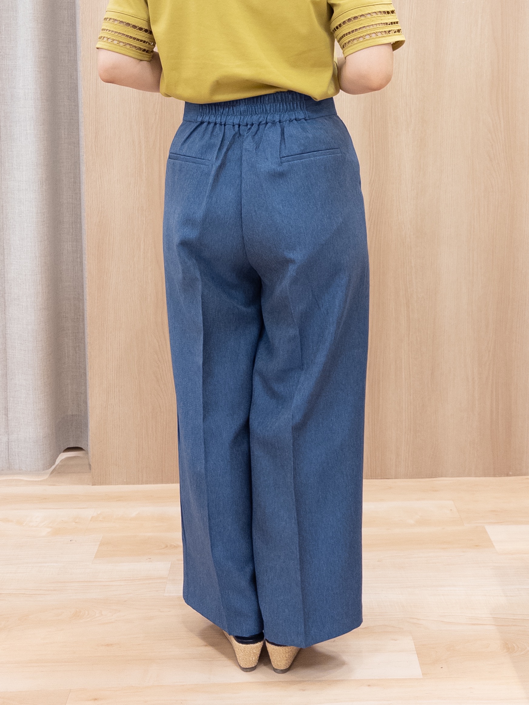 シュウコさんの「grove｜【二の腕カバー/UV】袖口透かし刺繍Tシャツ」を使ったコーディネート
