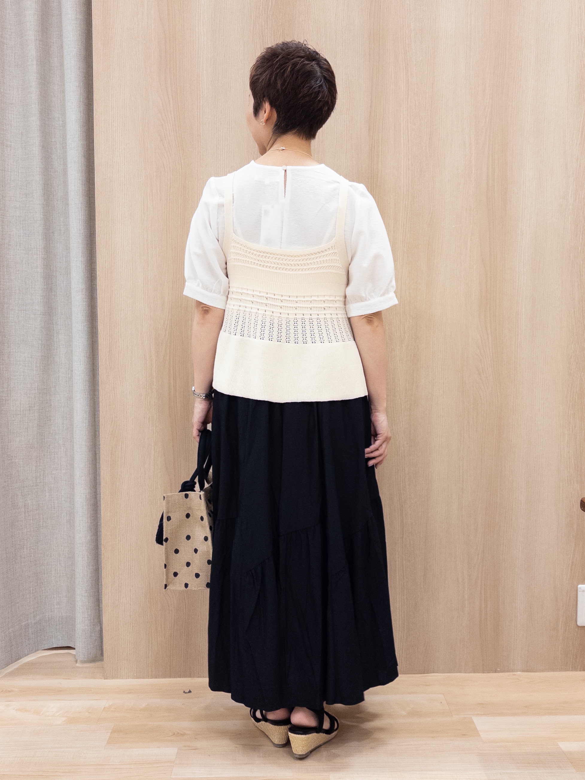 シュウコさんの「grove｜【2点SET】着るだけで完成、透かし編みニットビスチェ&times;ブラウス」を使ったコーディネート