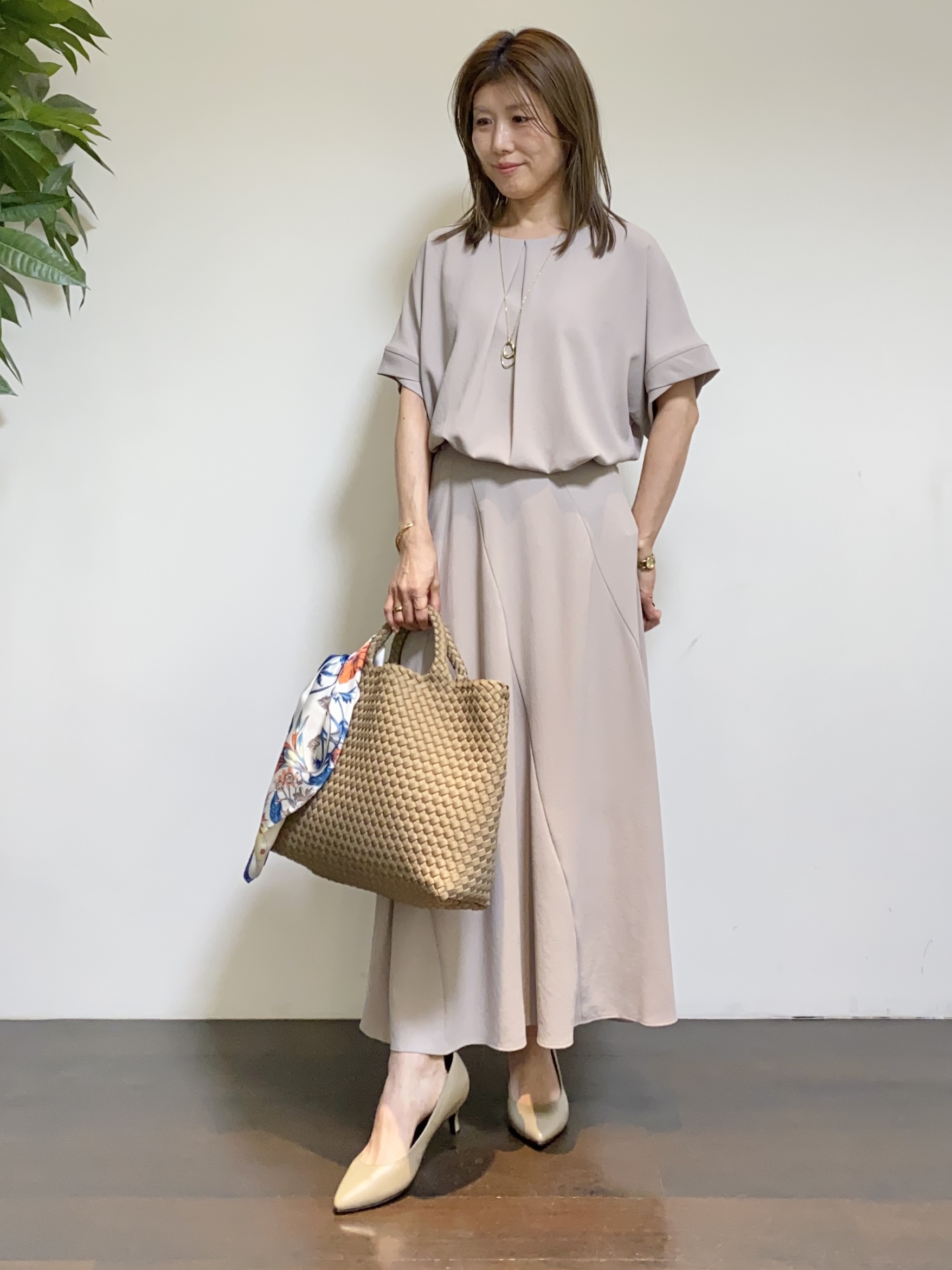 tomoさんの「UNTITLED｜【セットアップ可/UVカット/前後2WAY】リラクシーフレンチスリーブブラウス」を使ったコーディネート