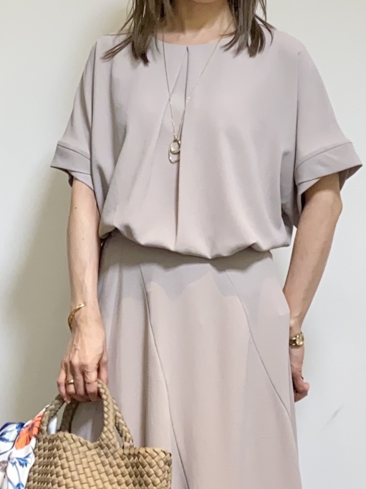 tomoさんの「UNTITLED｜【セットアップ可/UVカット/前後2WAY】リラクシーフレンチスリーブブラウス」を使ったコーディネート