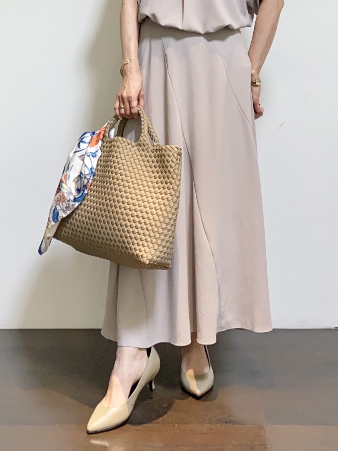 tomoさんの「UNTITLED｜【セットアップ可/UVカット/前後2WAY】リラクシーフレンチスリーブブラウス」を使ったコーディネート