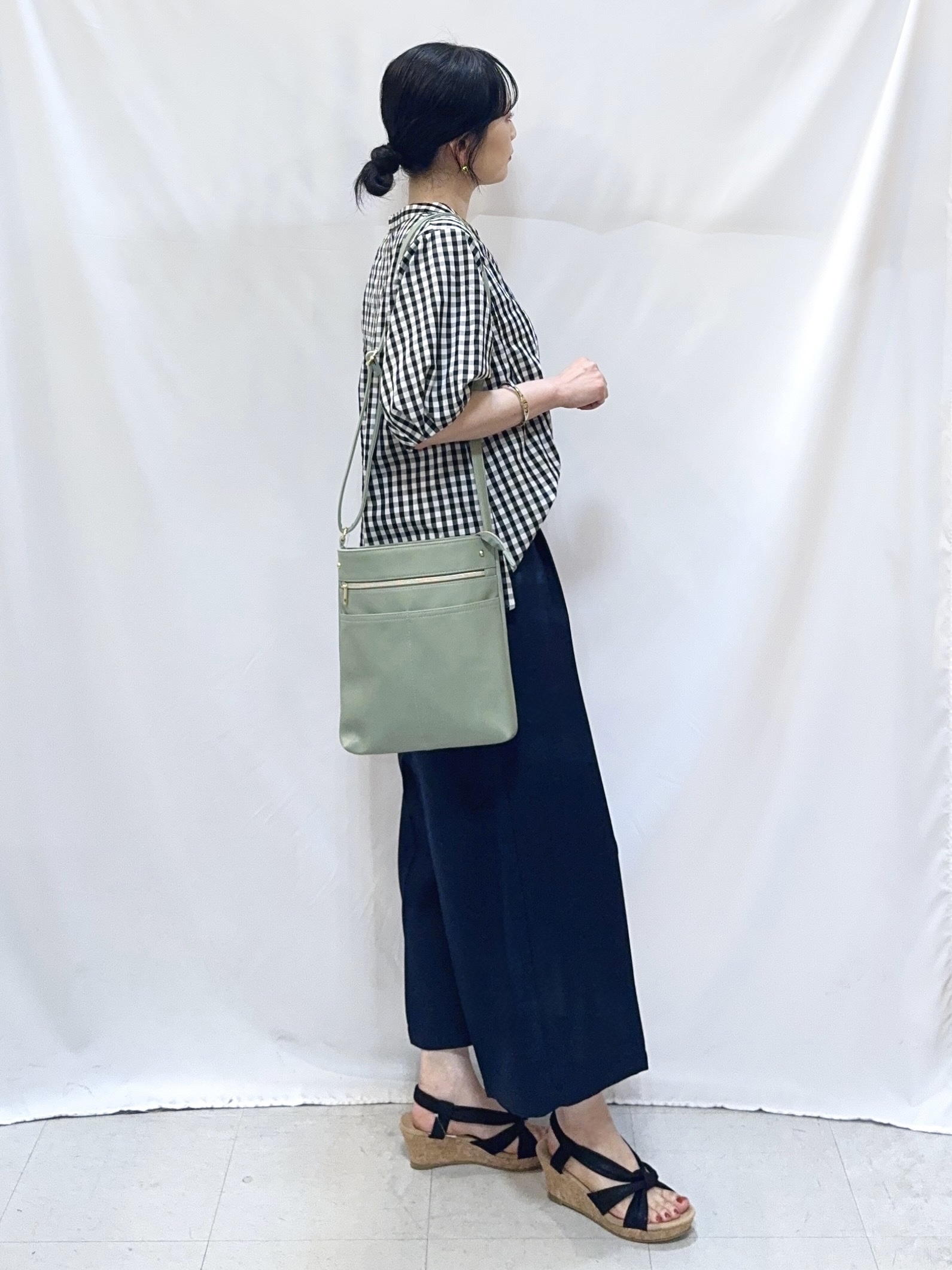 𝐇𝐢𝐫𝐨𝐦𝐢さんの「SHOO･LA･RUE｜【高レビュー/洗濯後しわになりにくい/インせず着られる】自然に体型カバー 麻調ペプラムブラウス」を使ったコーディネート