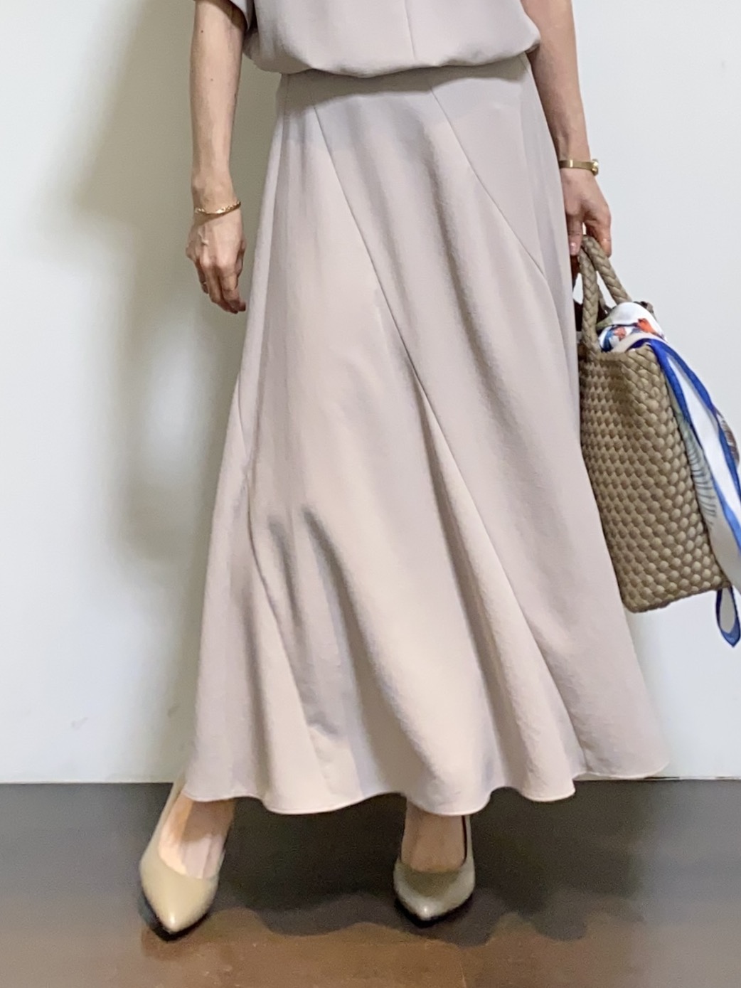 tomoさんの「UNTITLED｜【セットアップ可/UVカット/前後2WAY】リラクシーフレンチスリーブブラウス」を使ったコーディネート