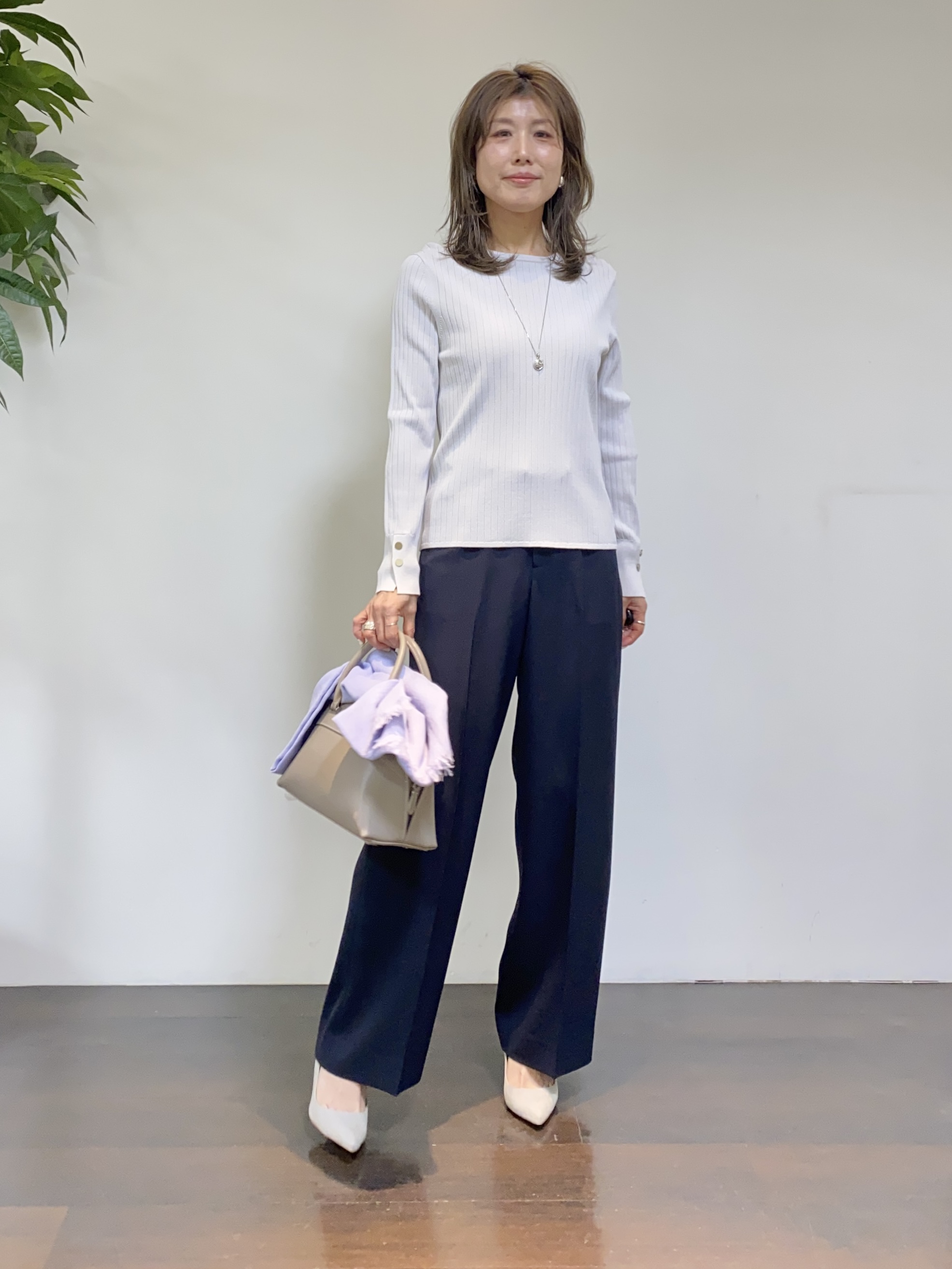 tomoさんの「UNTITLED｜◆【アンサンブル可/洗える】クルーネックニットカーディガン」を使ったコーディネート