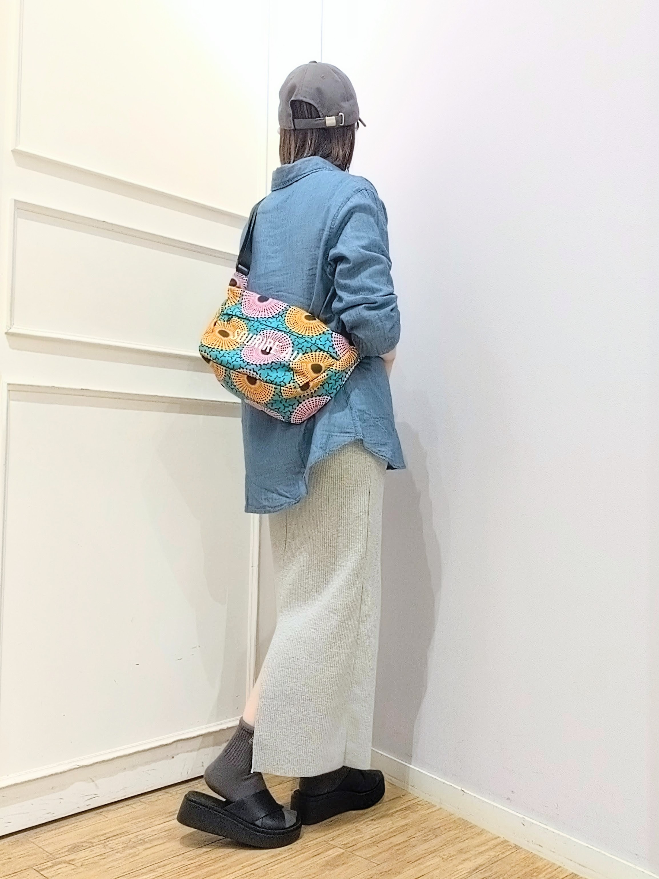 miomioさんの「SHOO･LA･RUE｜ラタプリントショルダーバッグ」を使ったコーディネート
