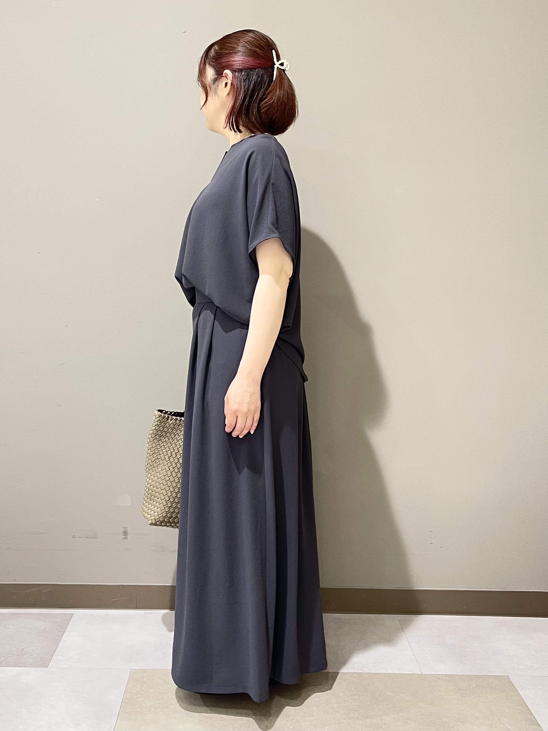 Tomoさんの「UNTITLED｜【UV/接触冷感/セットアップ可】リラクシーキーVネックブラウス」を使ったコーディネート