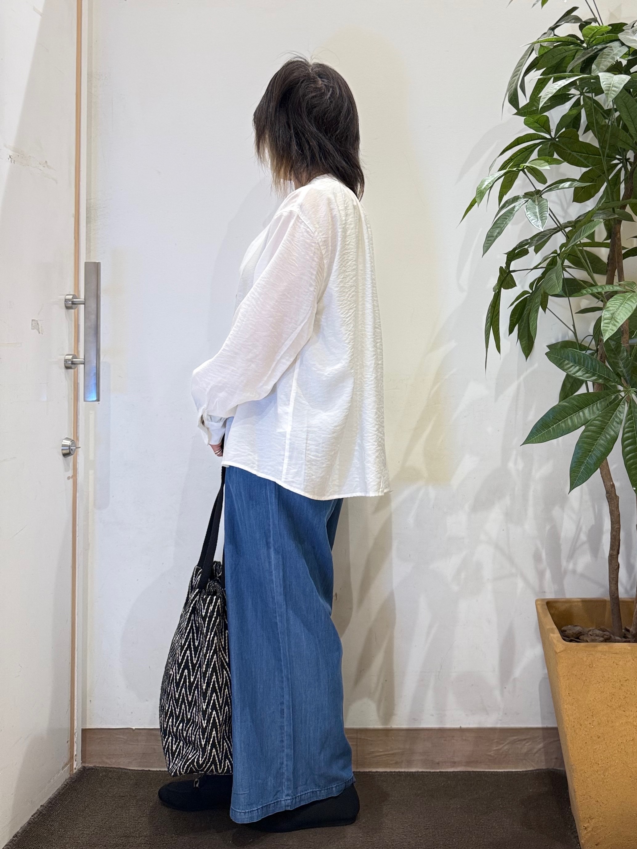 misakiさんの「SHOO･LA･RUE｜【S-LL/体型カバー/Aライン】身体のラインを拾いにくい シアーシャツカーディガン」を使ったコーディネート