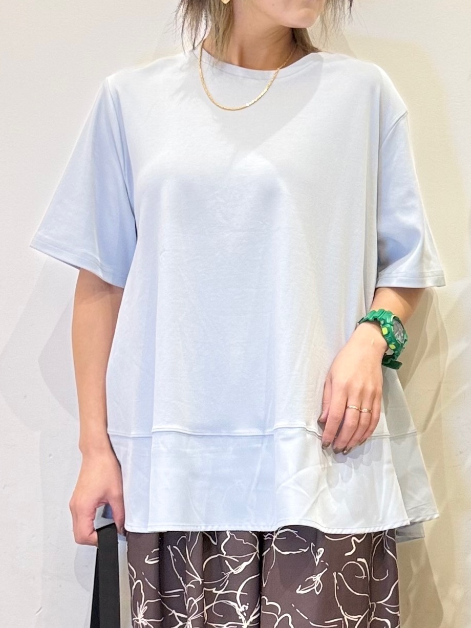 misakiさんの「SHOO･LA･RUE｜【UV/抗菌防臭/洗濯機可】体型カバーも叶う 裾切り替えAライントップス」を使ったコーディネート