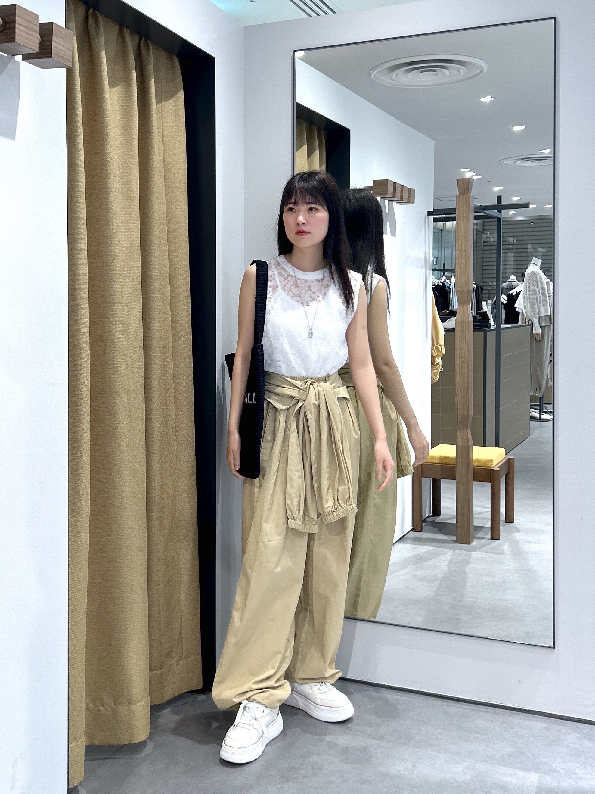 Renoさんの「INDIVI｜【一部店舗限定】ウエストラップジョガーパンツ」を使ったコーディネート