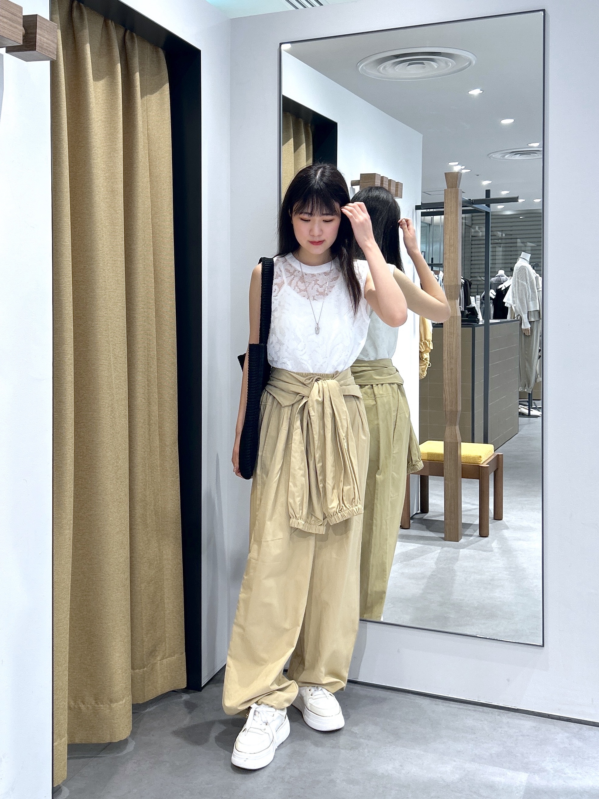 Renoさんの「INDIVI｜【一部店舗限定】ウエストラップジョガーパンツ」を使ったコーディネート