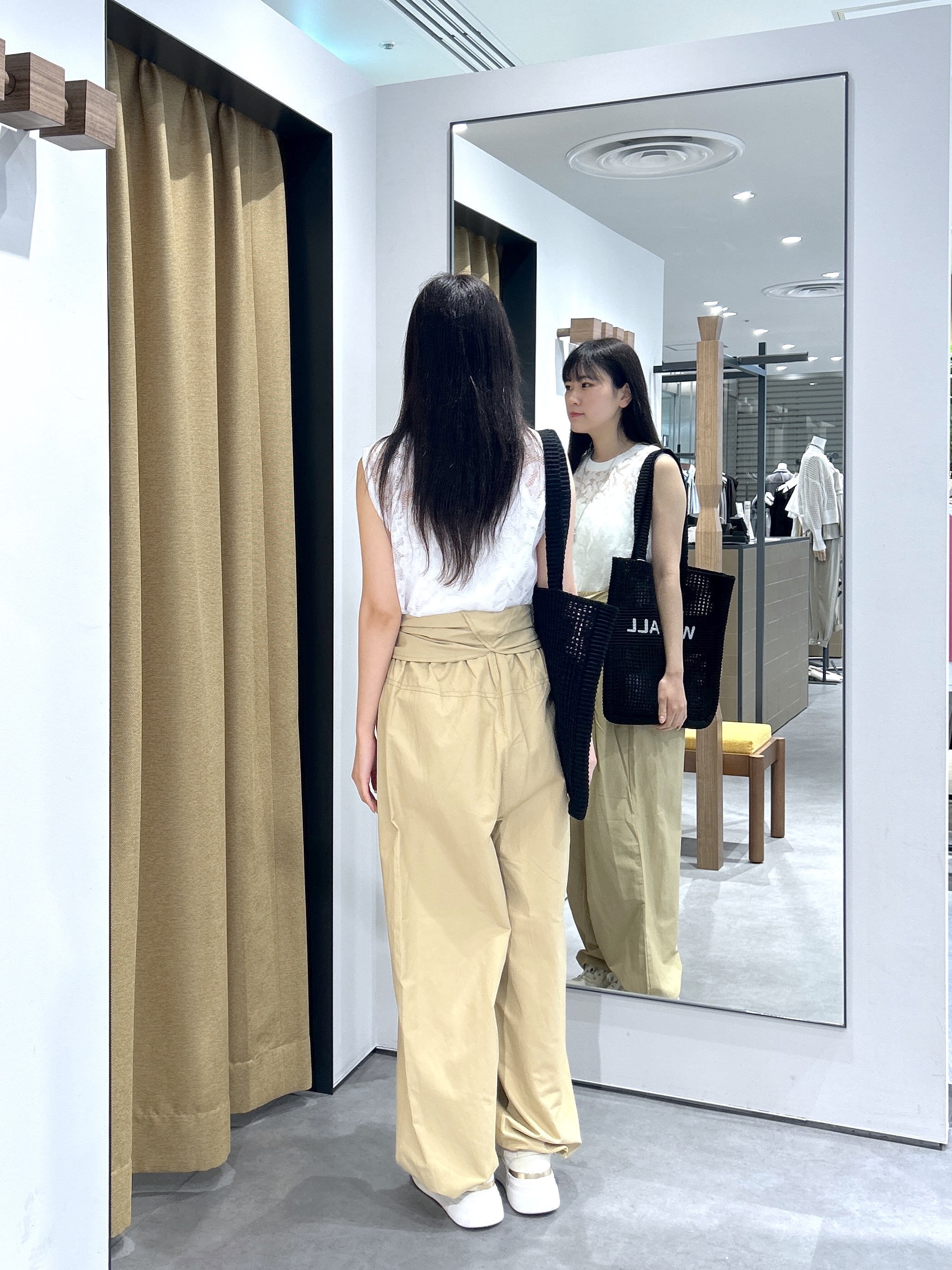 Renoさんの「INDIVI｜【一部店舗限定】ウエストラップジョガーパンツ」を使ったコーディネート