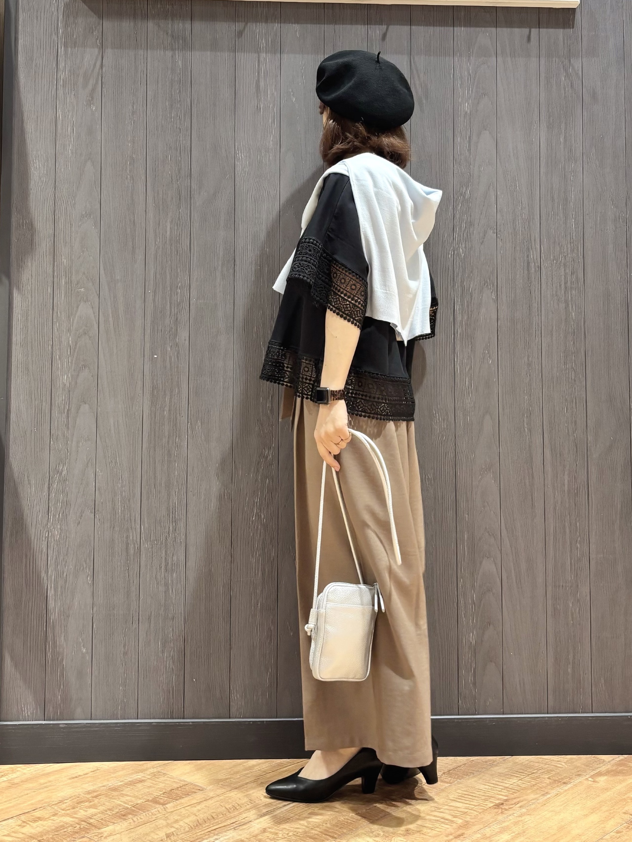 meiさんの「SHOO･LA･RUE｜【洗濯機可/体型カバー/S-LL】レース使いがポイント デザインTシャツ」を使ったコーディネート