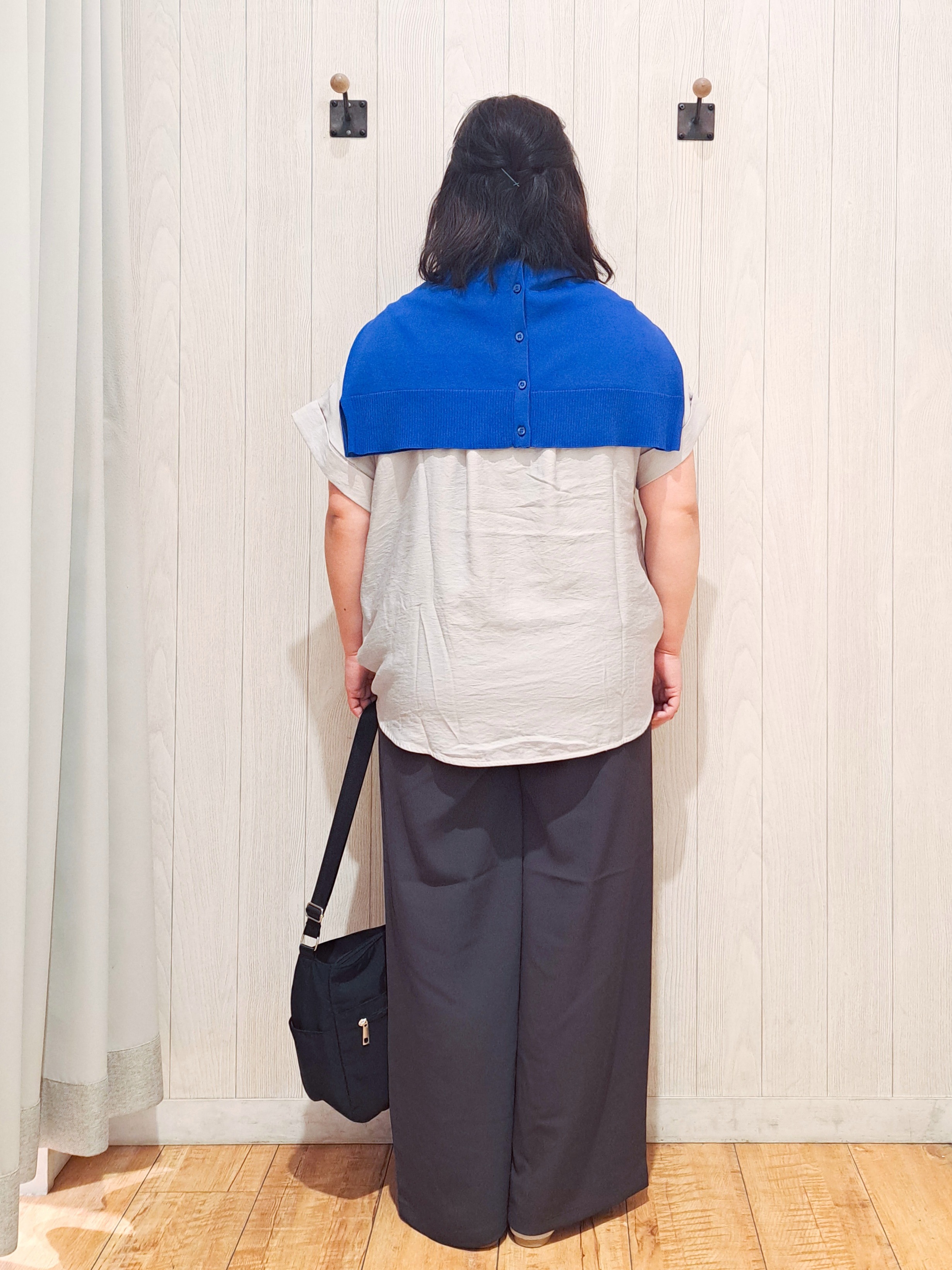 kotomiさんの「SHOO･LA･RUE｜【洗濯機可/UV】さらっとしたタッチが心地よい ショート丈 Vネックカーディガン」を使ったコーディネート