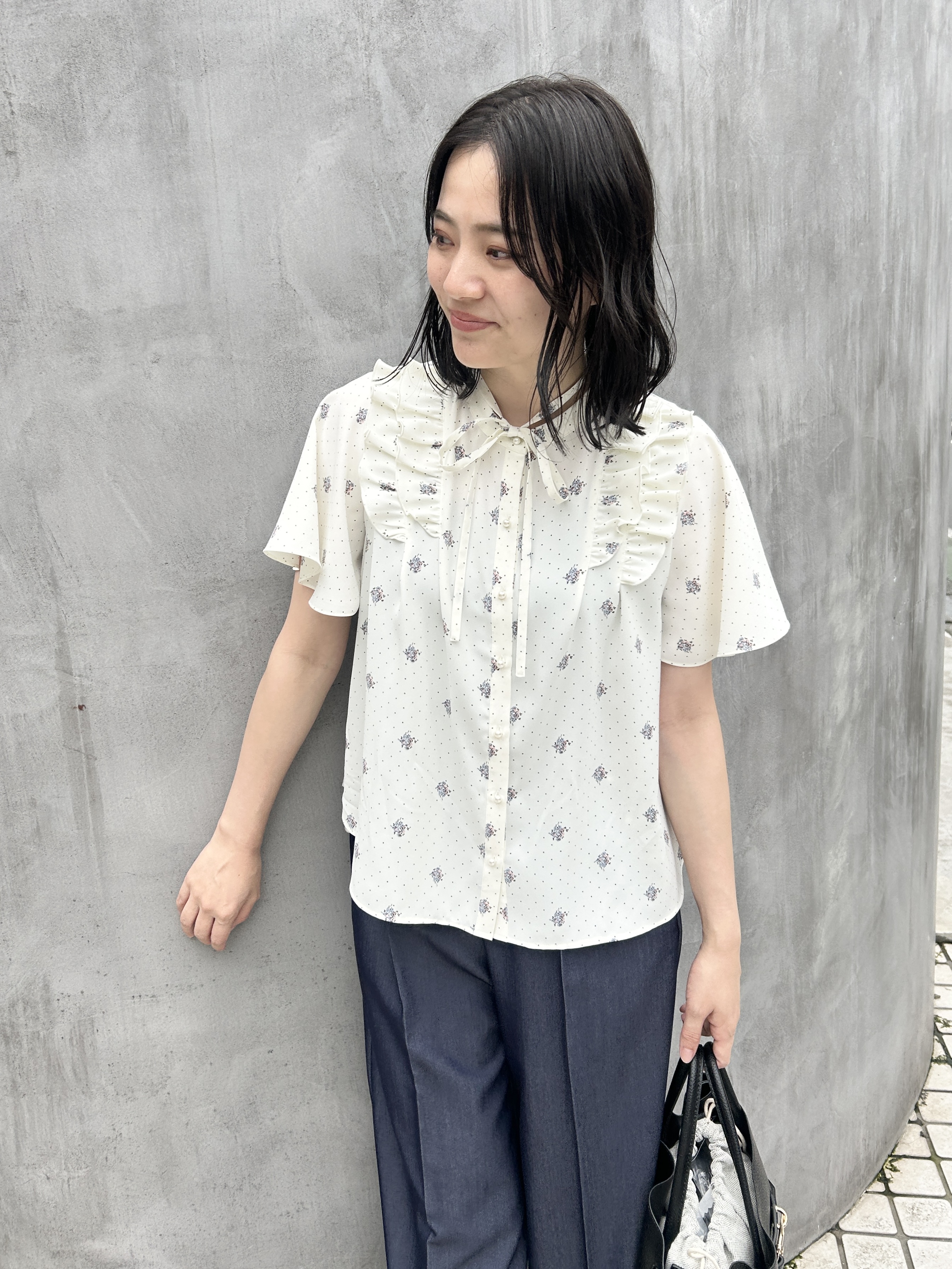 shinoさんの「Couture brooch｜【洗える】ドットフラワー ブラウス」を使ったコーディネート