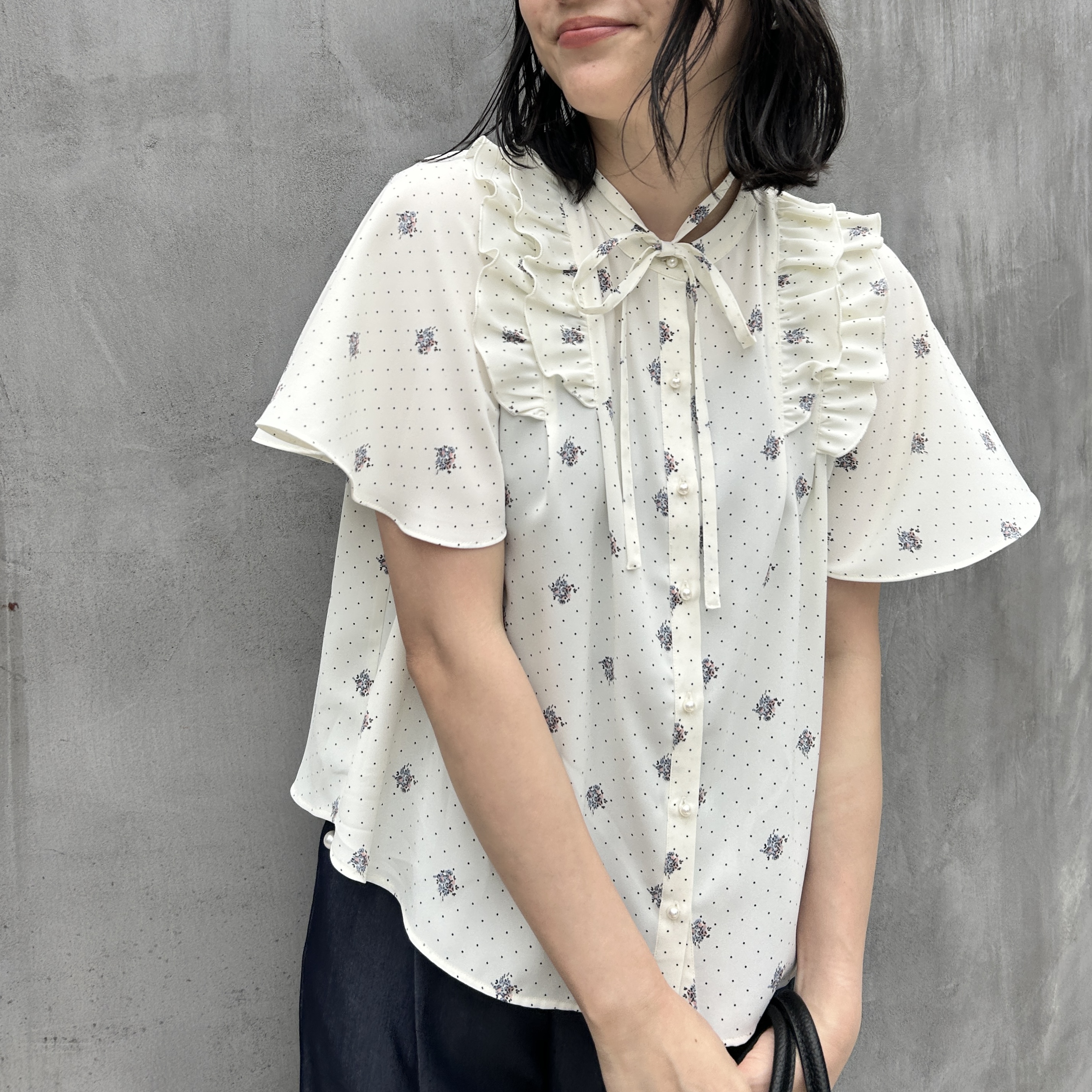 shinoさんの「Couture brooch｜【洗える】ドットフラワー ブラウス」を使ったコーディネート