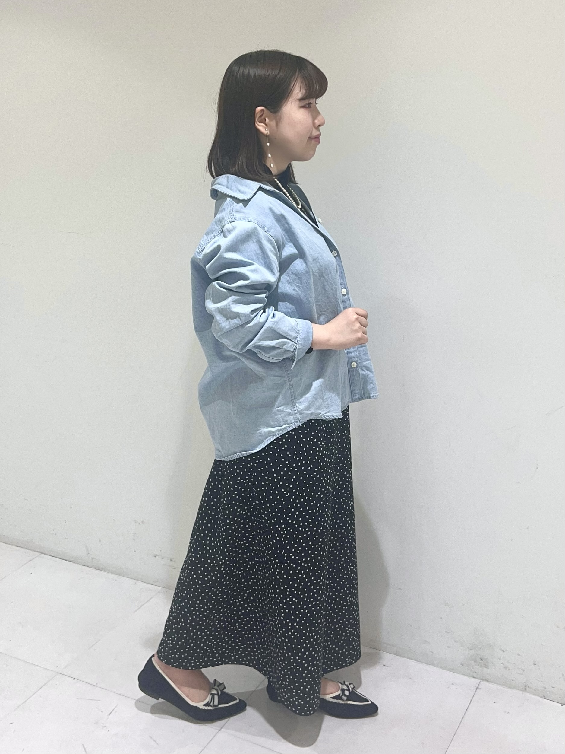 Mitsukiさんの「UNTITLED｜◆【セットアップ可/ボウタイ】ライトウェイトデニムブラウス」を使ったコーディネート