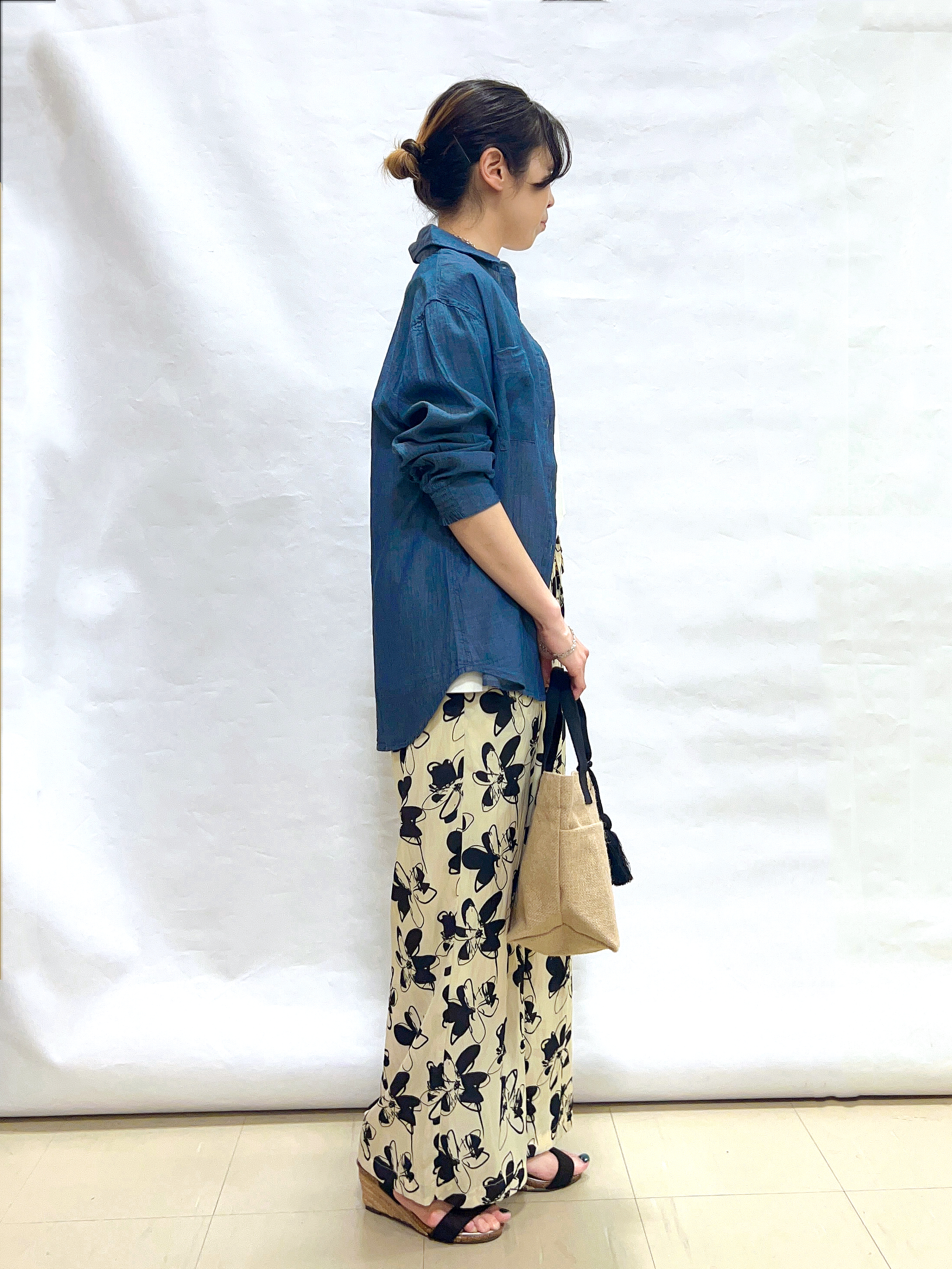 まっつんさんの「SHOO･LA･RUE｜【UVカット/接触冷感】上品に涼し気 とろみタックノースリーブトップス」を使ったコーディネート