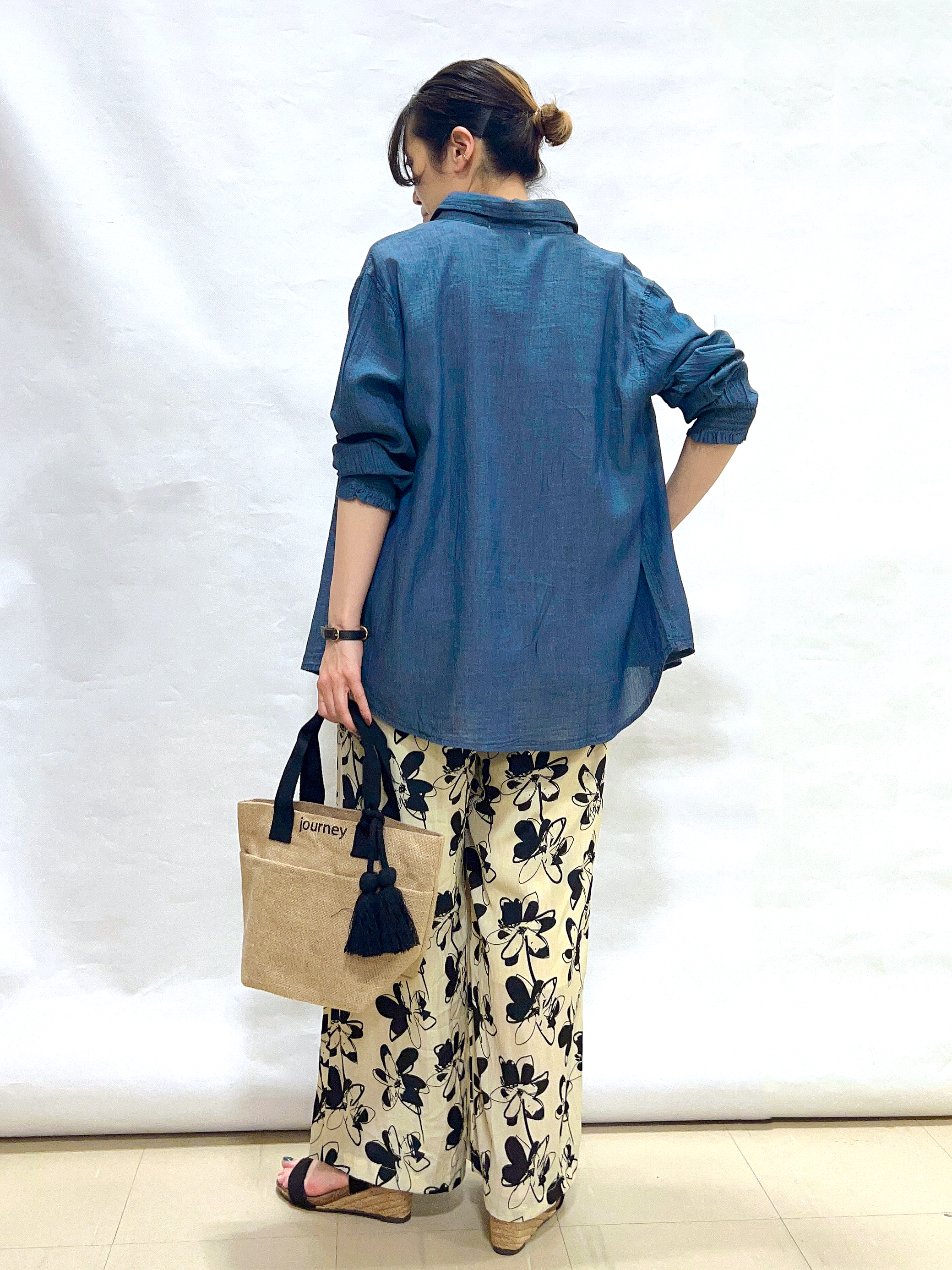 まっつんさんの「SHOO･LA･RUE｜【UVカット/接触冷感】上品に涼し気 とろみタックノースリーブトップス」を使ったコーディネート