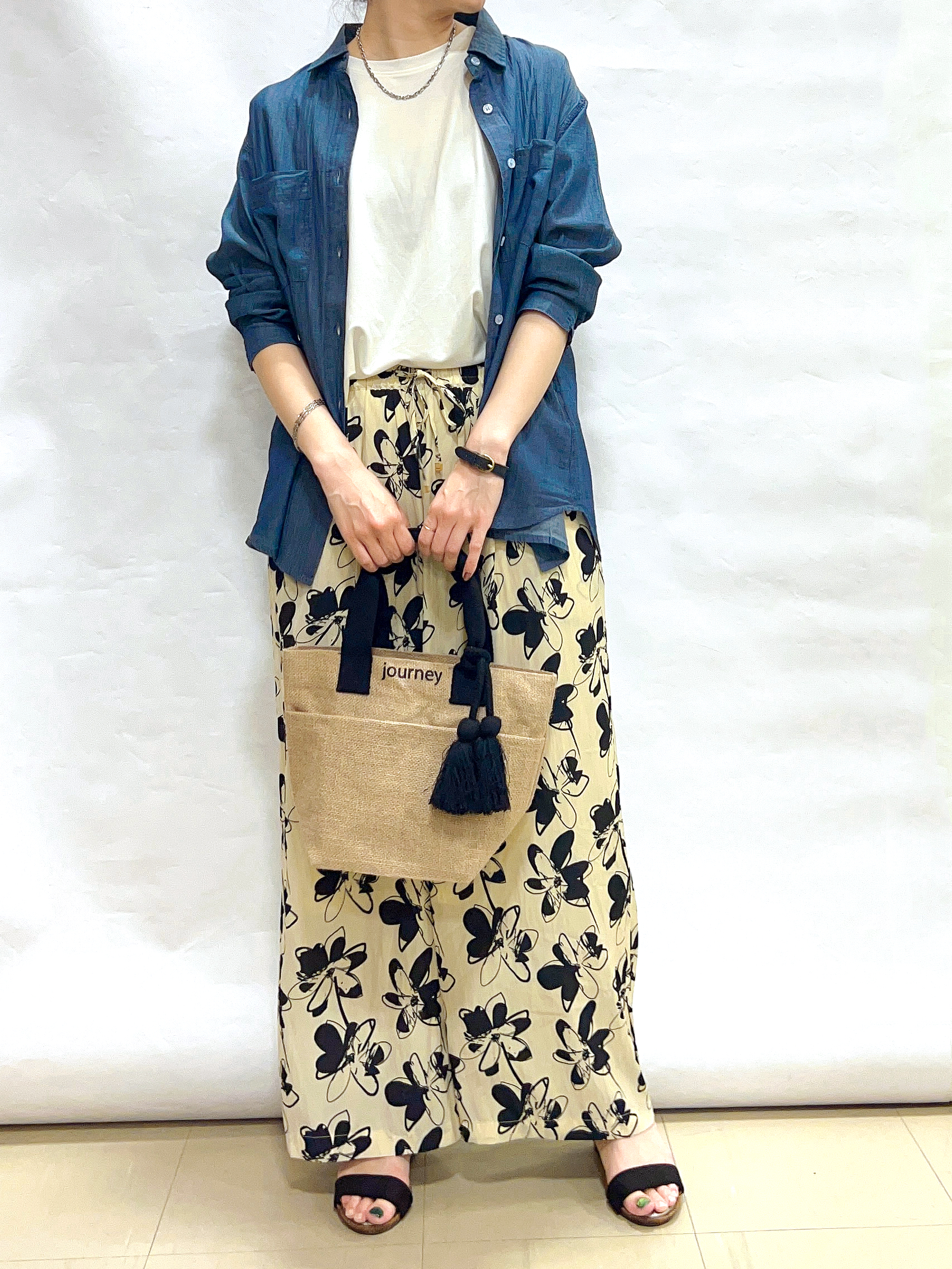 まっつんさんの「SHOO･LA･RUE｜【UVカット/接触冷感】上品に涼し気 とろみタックノースリーブトップス」を使ったコーディネート