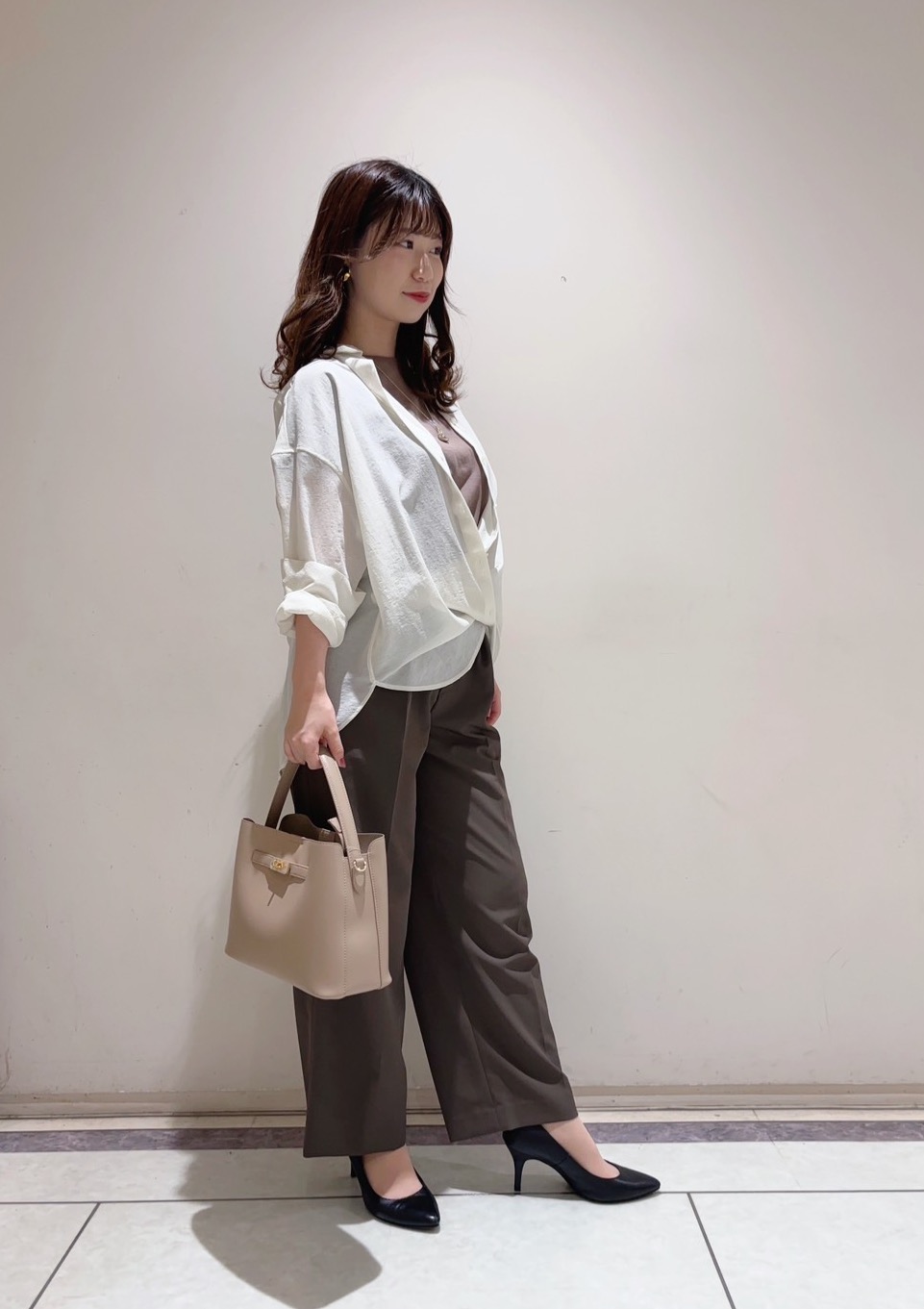 ユナさんの「UNTITLED｜◆【2WAY/マシンウォッシャブル】カシュクールデザインシャツ」を使ったコーディネート