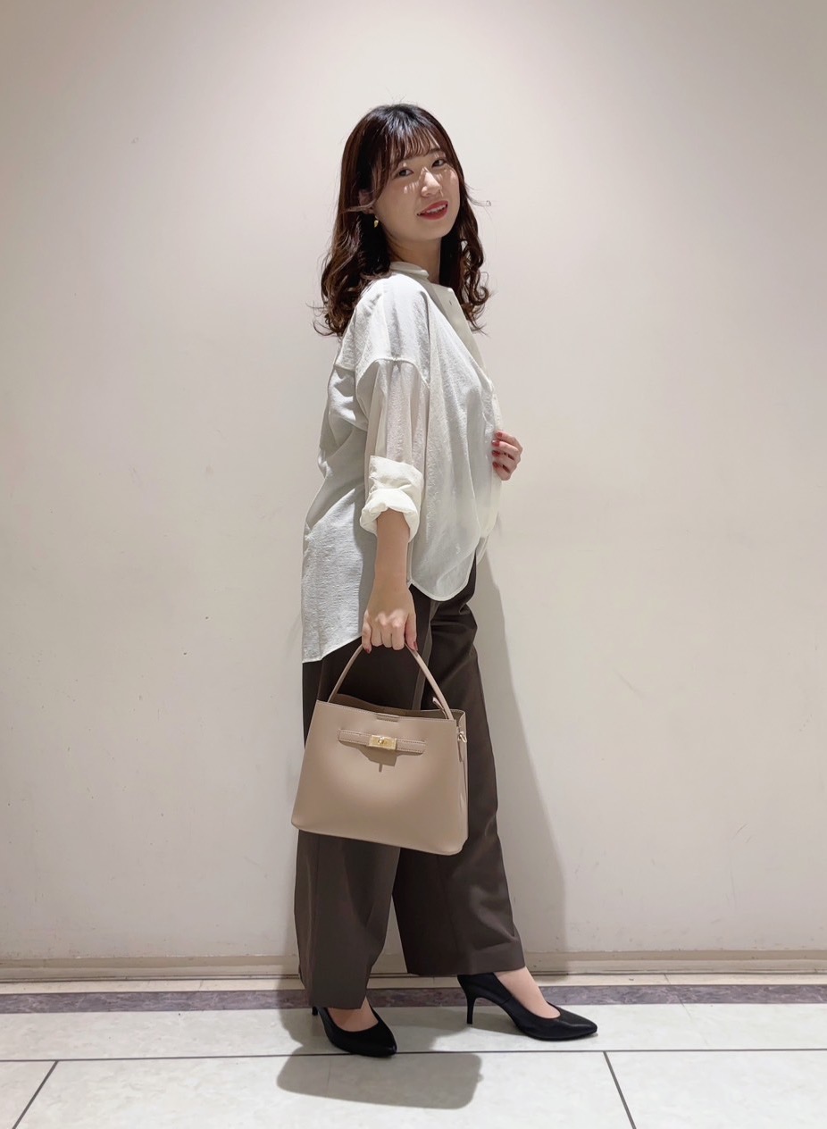 ユナさんの「UNTITLED｜◆【2WAY/マシンウォッシャブル】カシュクールデザインシャツ」を使ったコーディネート