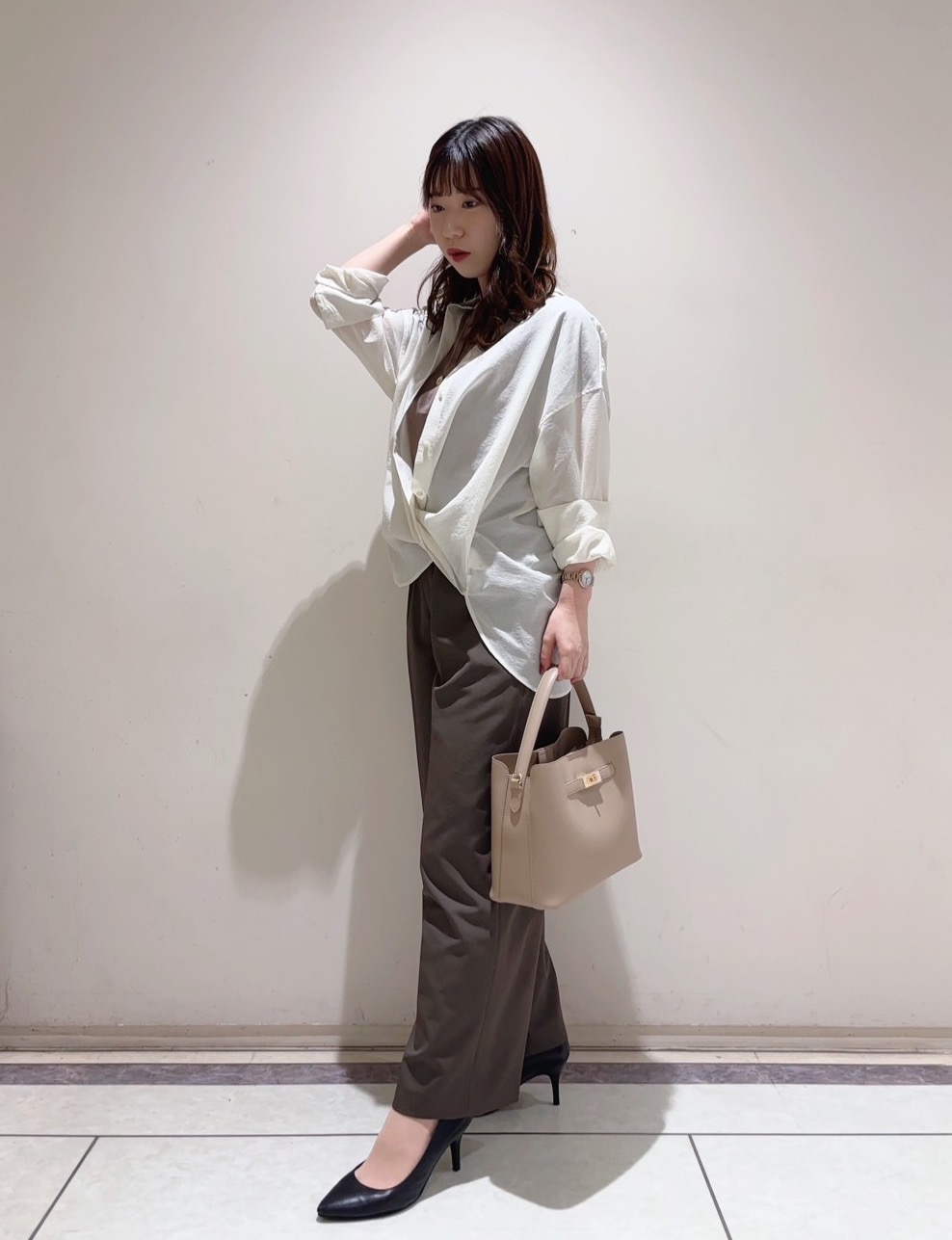 ユナさんの「UNTITLED｜◆【2WAY/マシンウォッシャブル】カシュクールデザインシャツ」を使ったコーディネート