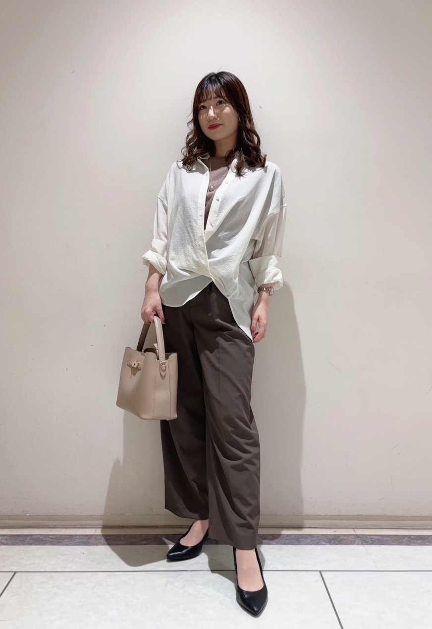 ユナさんの「UNTITLED｜◆【2WAY/マシンウォッシャブル】カシュクールデザインシャツ」を使ったコーディネート