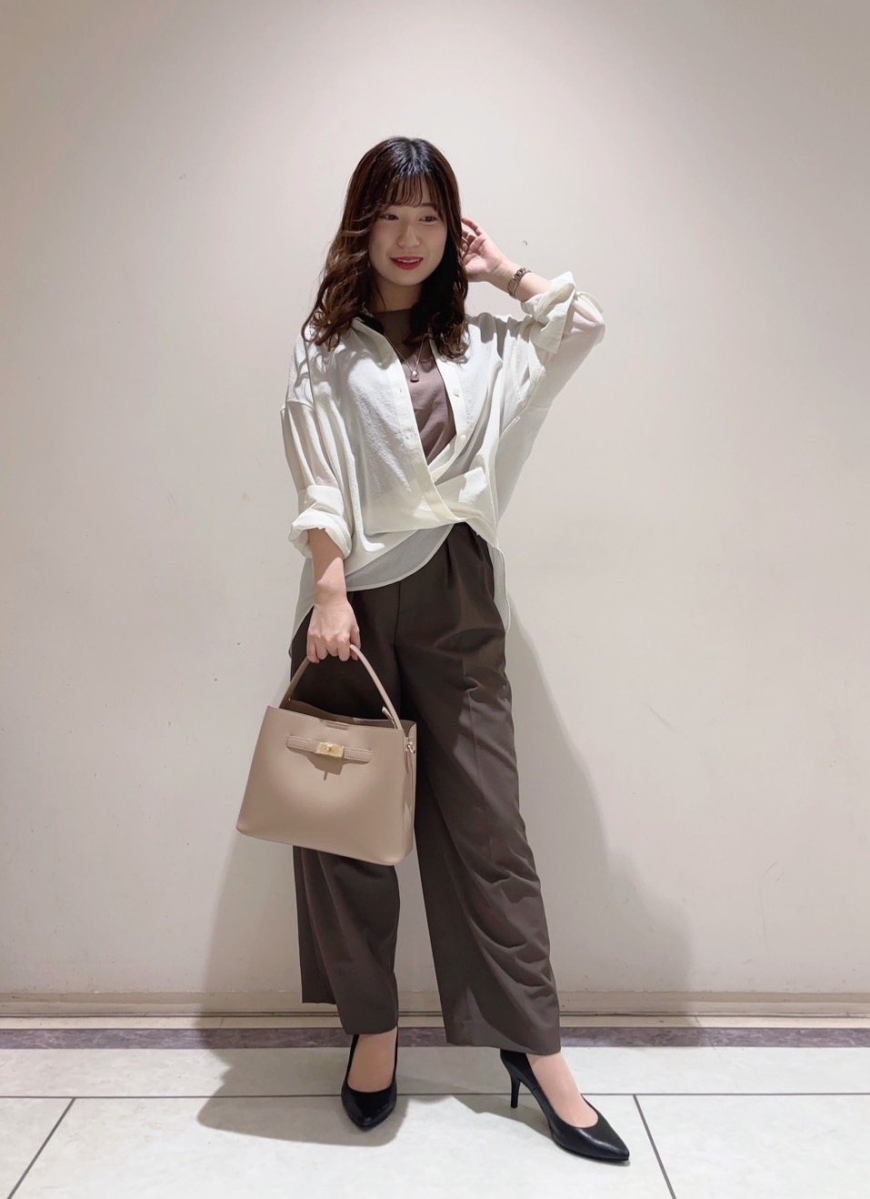 ユナさんの「UNTITLED｜◆【2WAY/マシンウォッシャブル】カシュクールデザインシャツ」を使ったコーディネート