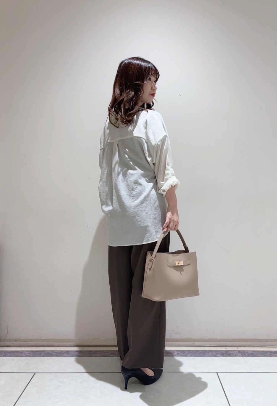 ユナさんの「UNTITLED｜◆【2WAY/マシンウォッシャブル】カシュクールデザインシャツ」を使ったコーディネート