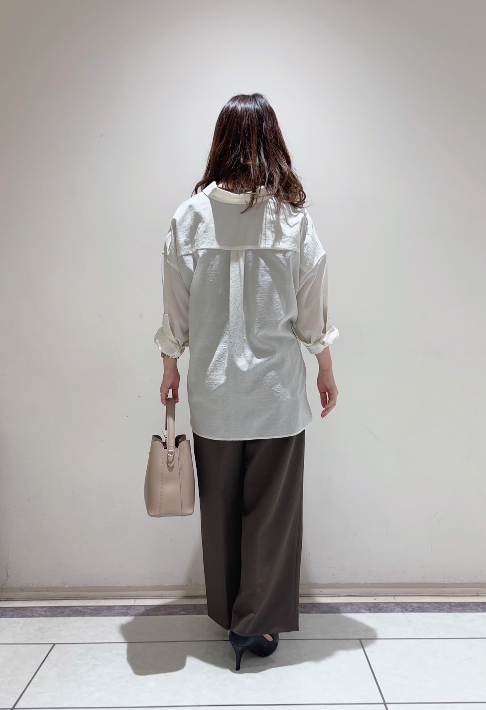 ユナさんの「UNTITLED｜◆【2WAY/マシンウォッシャブル】カシュクールデザインシャツ」を使ったコーディネート