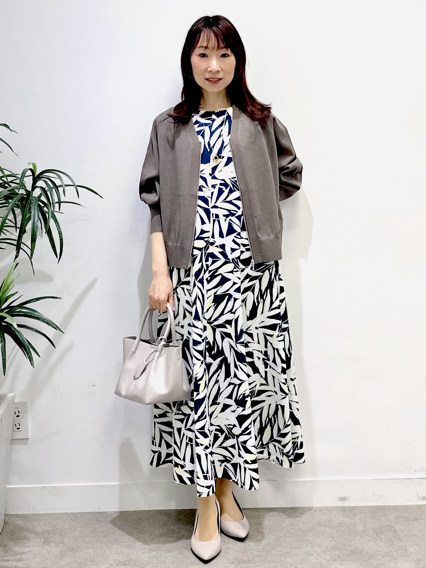 Miwaさんの「UNTITLED｜【アンサンブル可/日除け・冷房対策】シアーレーヨンZIPカーディガン」を使ったコーディネート