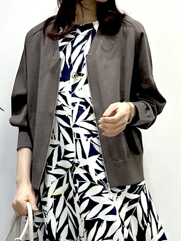 Miwaさんの「UNTITLED｜【アンサンブル可/日除け・冷房対策】シアーレーヨンZIPカーディガン」を使ったコーディネート