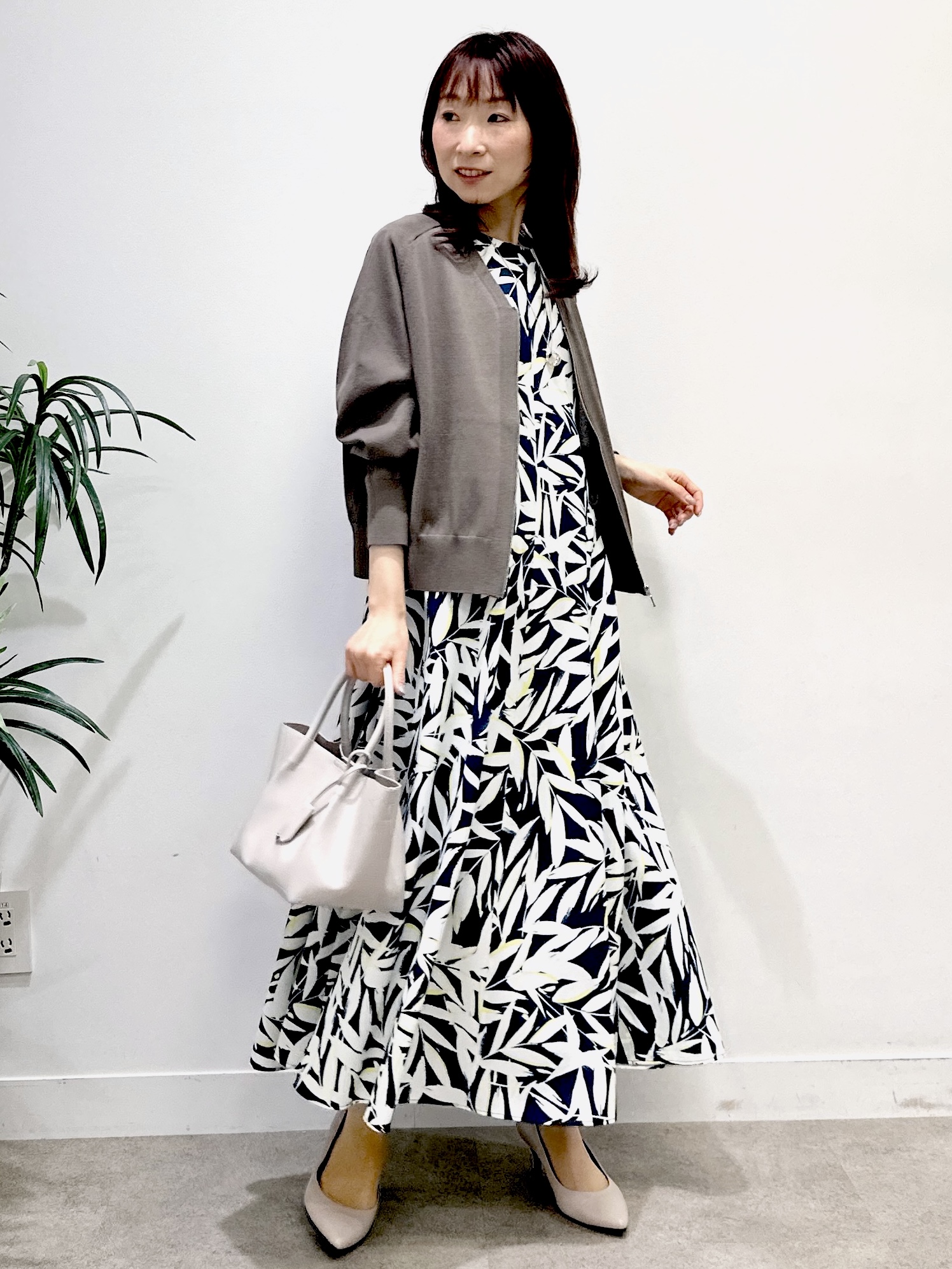 Miwaさんの「UNTITLED｜【アンサンブル可/日除け・冷房対策】シアーレーヨンZIPカーディガン」を使ったコーディネート