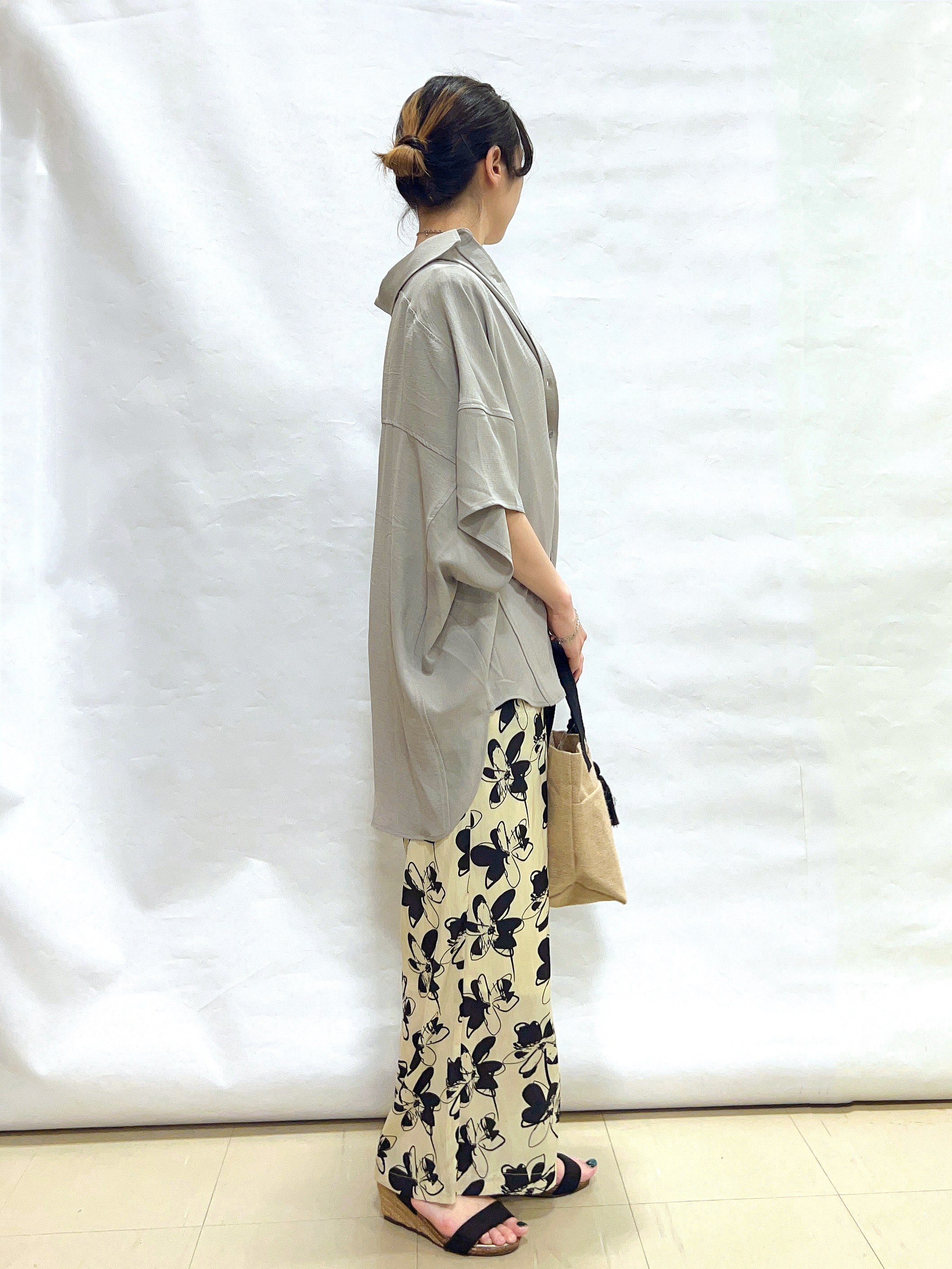 まっつんさんの「SHOO･LA･RUE｜【UVカット/接触冷感】上品に涼し気 とろみタックノースリーブトップス」を使ったコーディネート