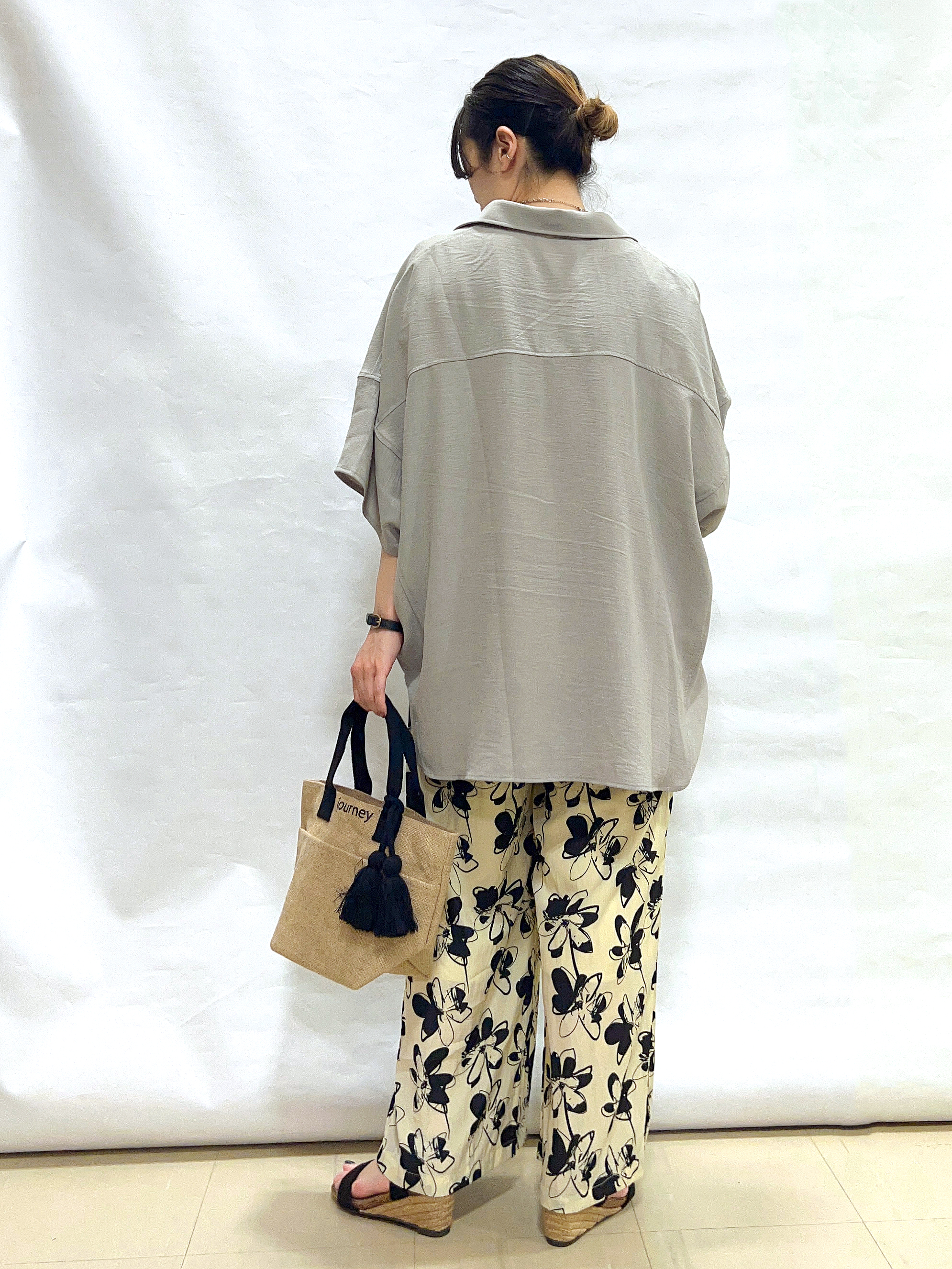 まっつんさんの「SHOO･LA･RUE｜【UVカット/接触冷感】上品に涼し気 とろみタックノースリーブトップス」を使ったコーディネート