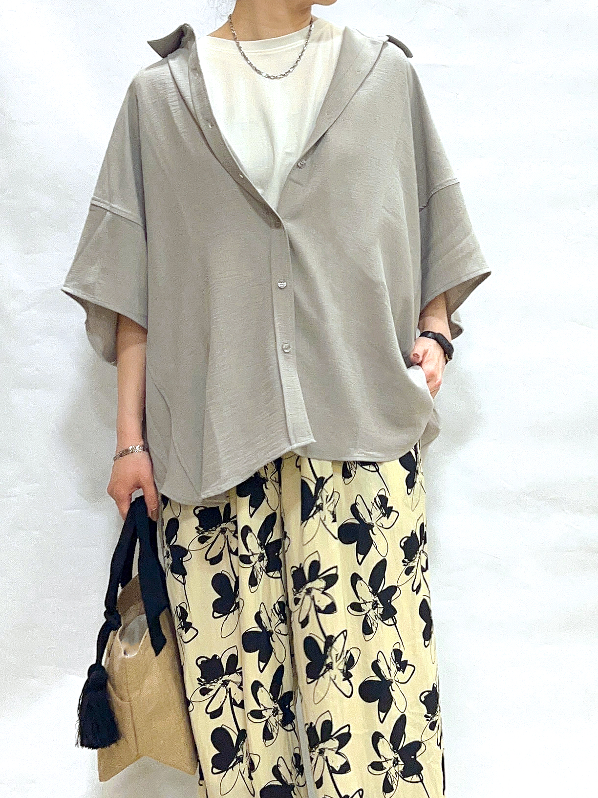 まっつんさんの「SHOO･LA･RUE｜【UVカット/接触冷感】上品に涼し気 とろみタックノースリーブトップス」を使ったコーディネート