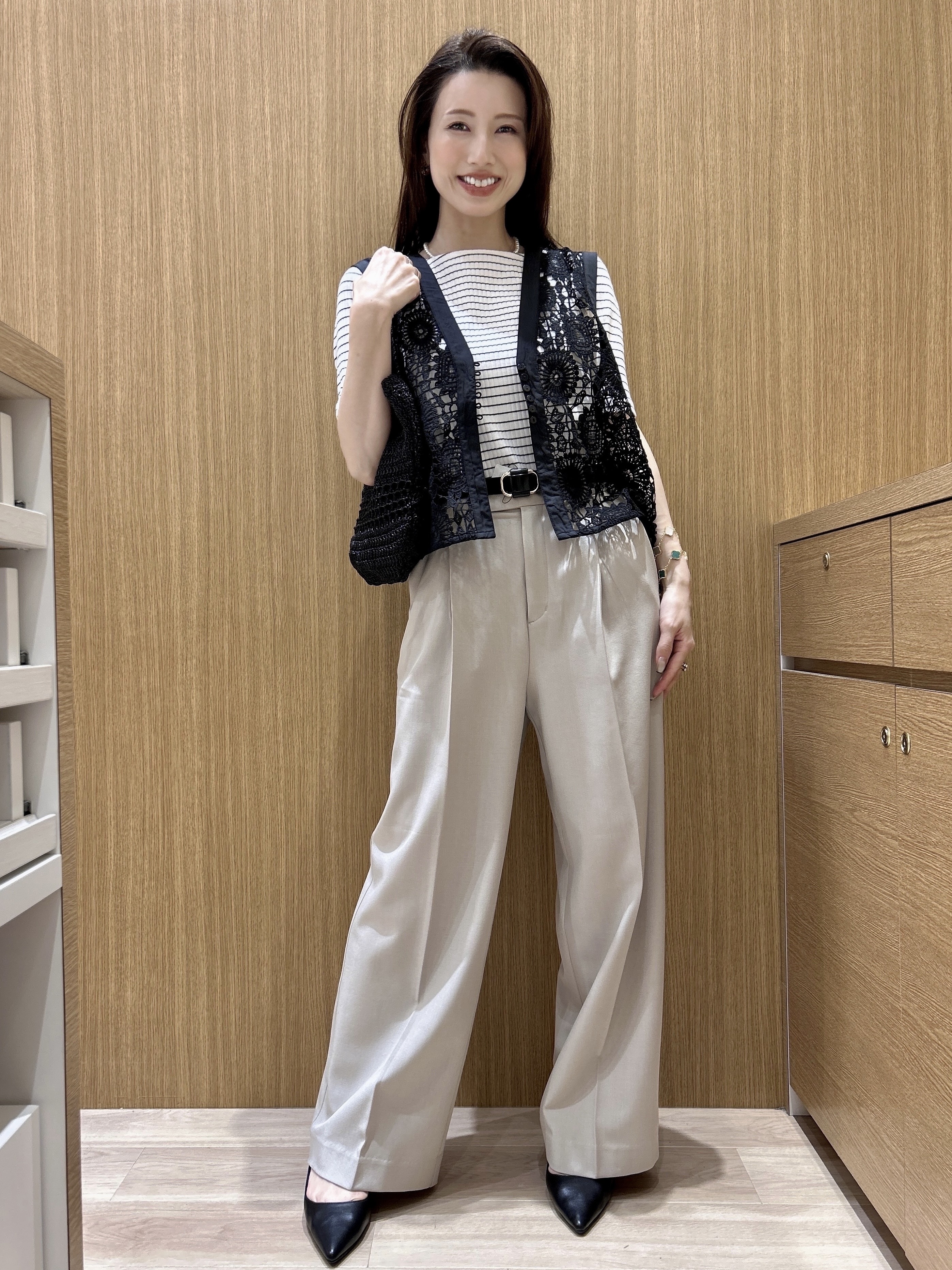 maiさんの「OPAQUE.CLIP｜レースVネックベスト」を使ったコーディネート