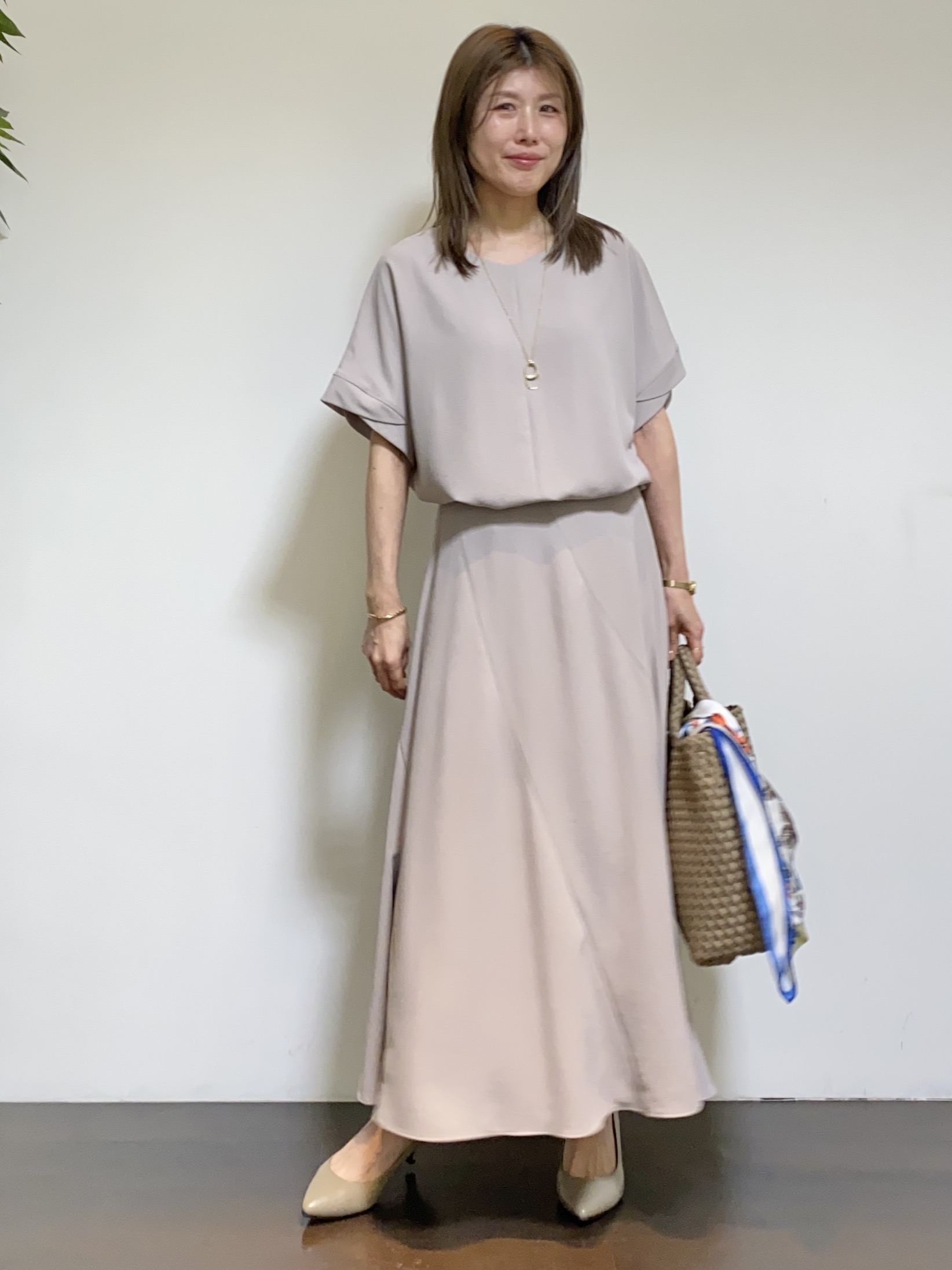 tomoさんの「UNTITLED｜【セットアップ可/UVカット/前後2WAY】リラクシーフレンチスリーブブラウス」を使ったコーディネート